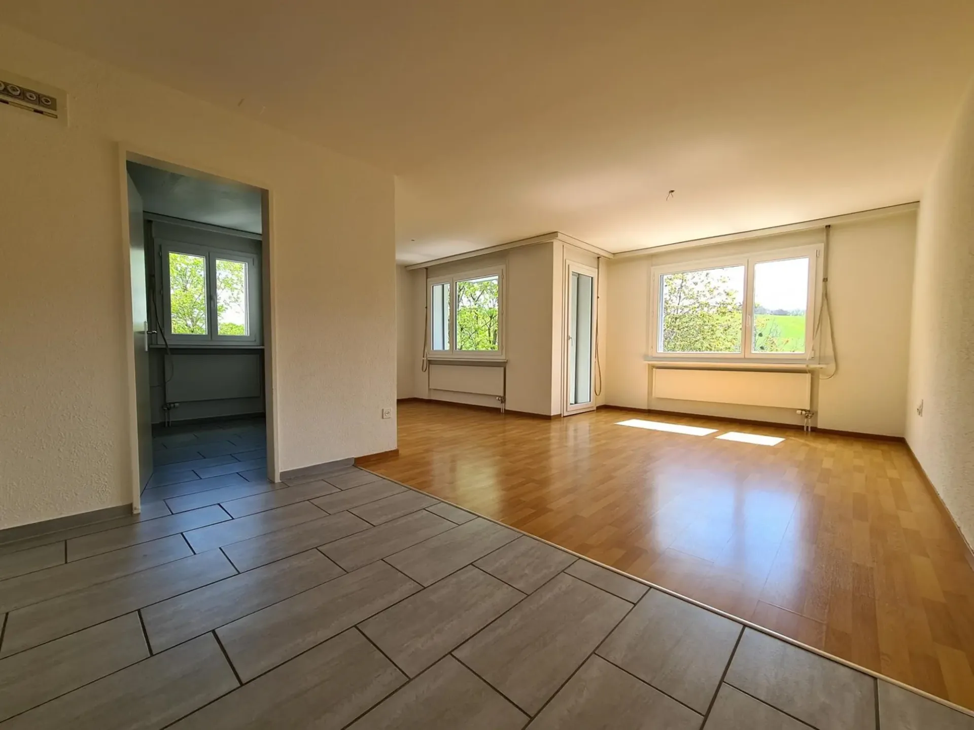 Helle & offene 3.5 Zimmerwohnung in Schmitten