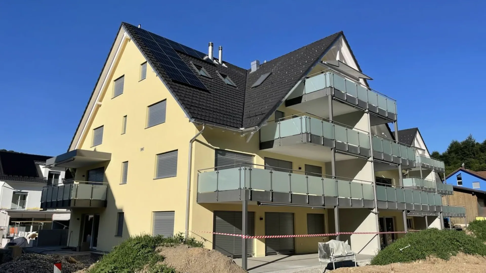 ERSTBEZUG IN MODERNEM NEUBAU