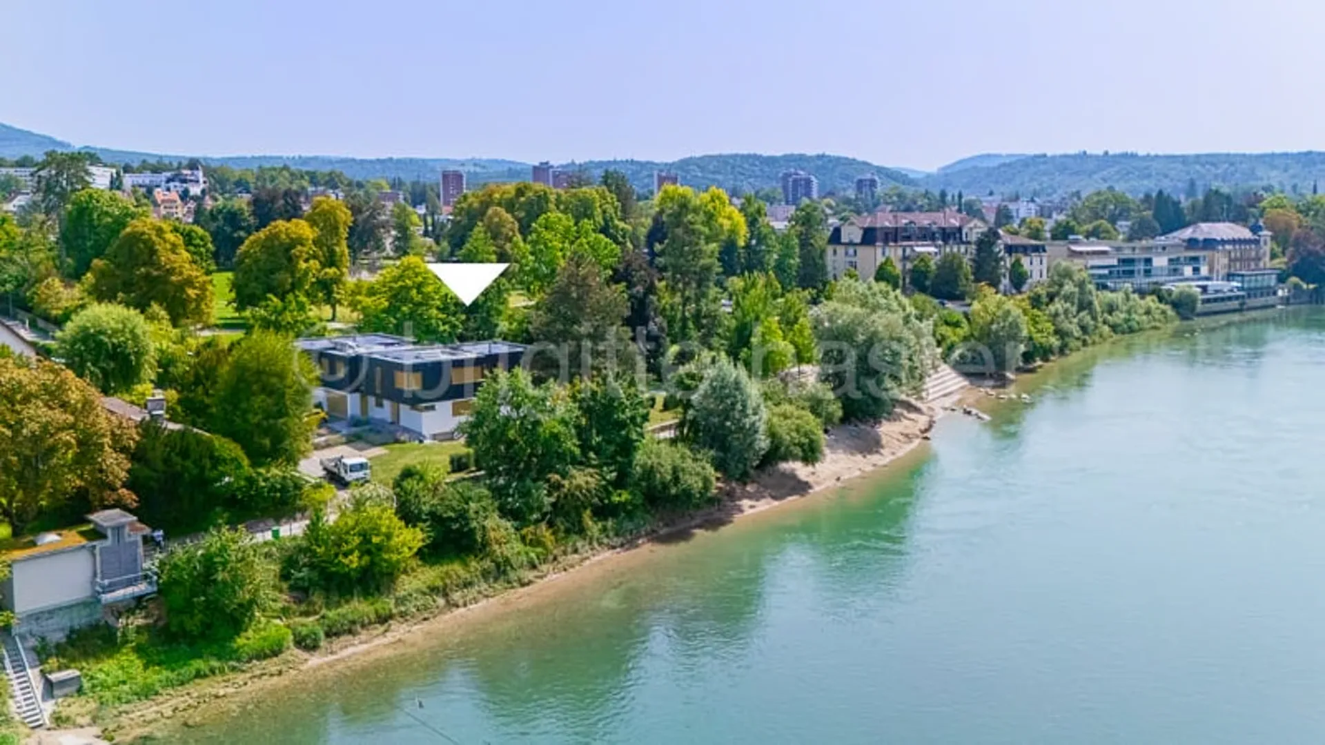 Exklusives Wohnambiente direkt am Rhein - Liegenschaft mit modernem, hochwertigem Innenausbau