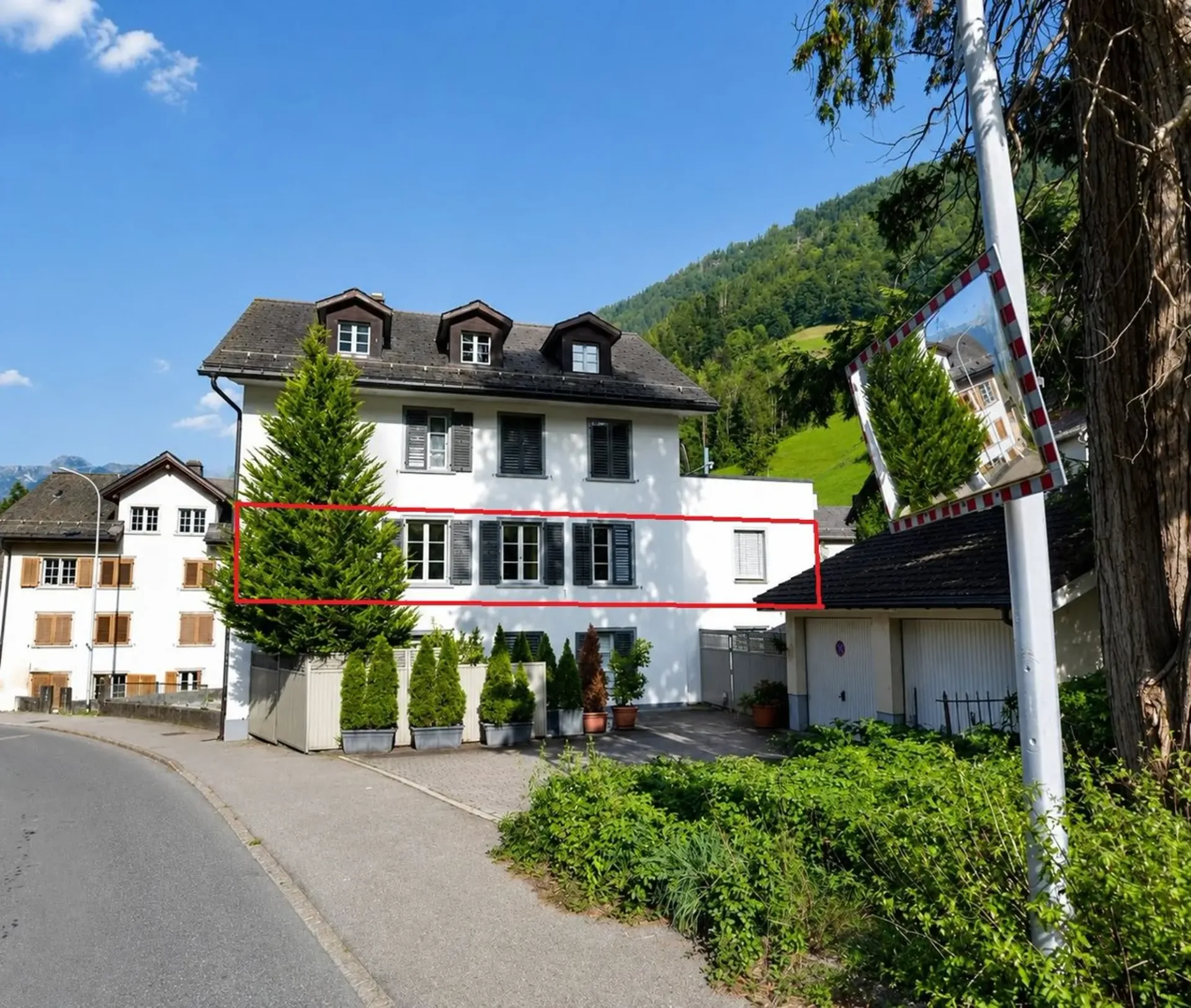 Exklusive 4.5 Zimmer-Wohnung mit 118m2 Wohnfläche - komplett renoviert in Glarus Süd