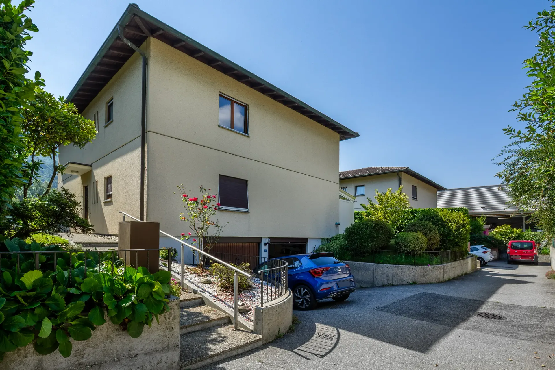 Wohnung in Doppelhaushälfte mit Garten