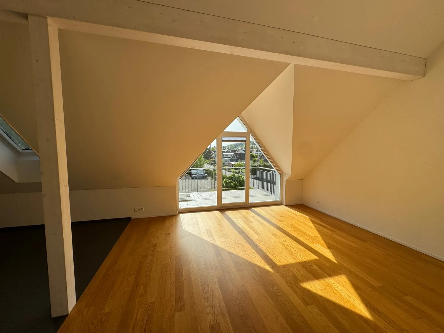 Charmante 4.5-Zimmer-Dachwohnung in Berg TG – Modern, ruhig und familienfreundlich