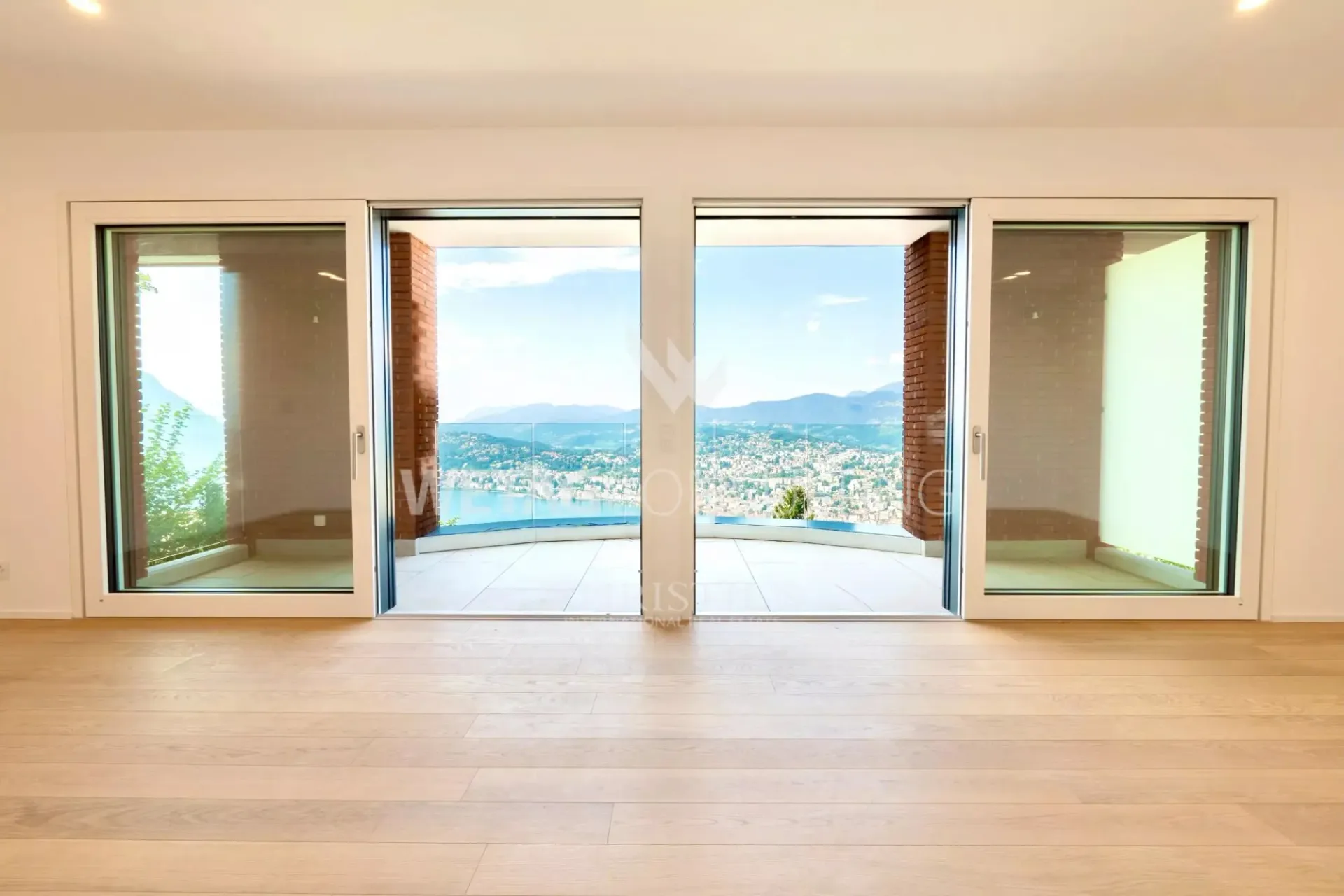 Lugano-Aldesago: Moderne Reihenvilla mit privatem Garten & Seeblick zu verkaufen, auch als Zweitwohnsitz nutzbar