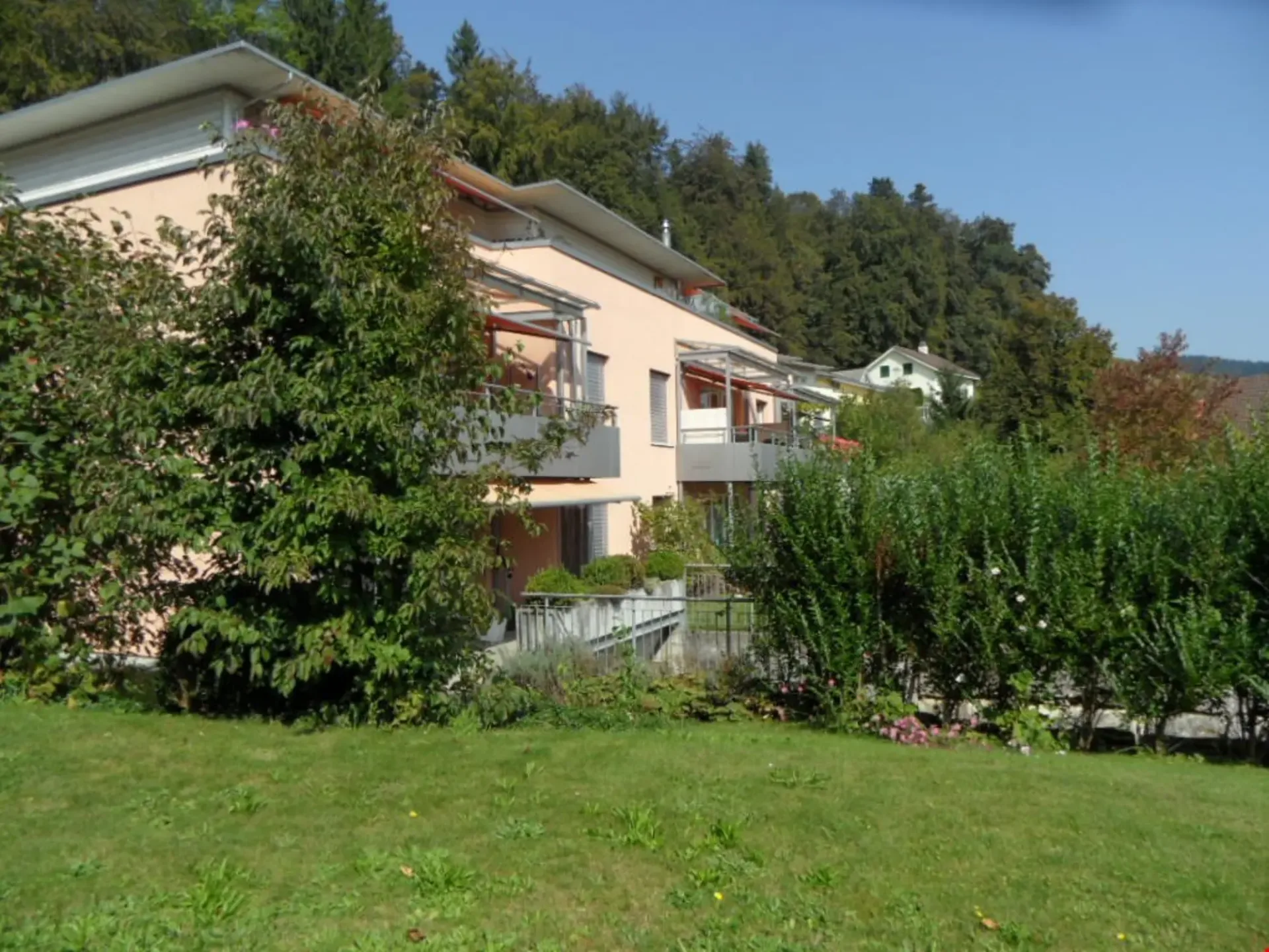 Appartement lumineux 4.5 pièces avec terrasse et accès au jardin à Enggistein