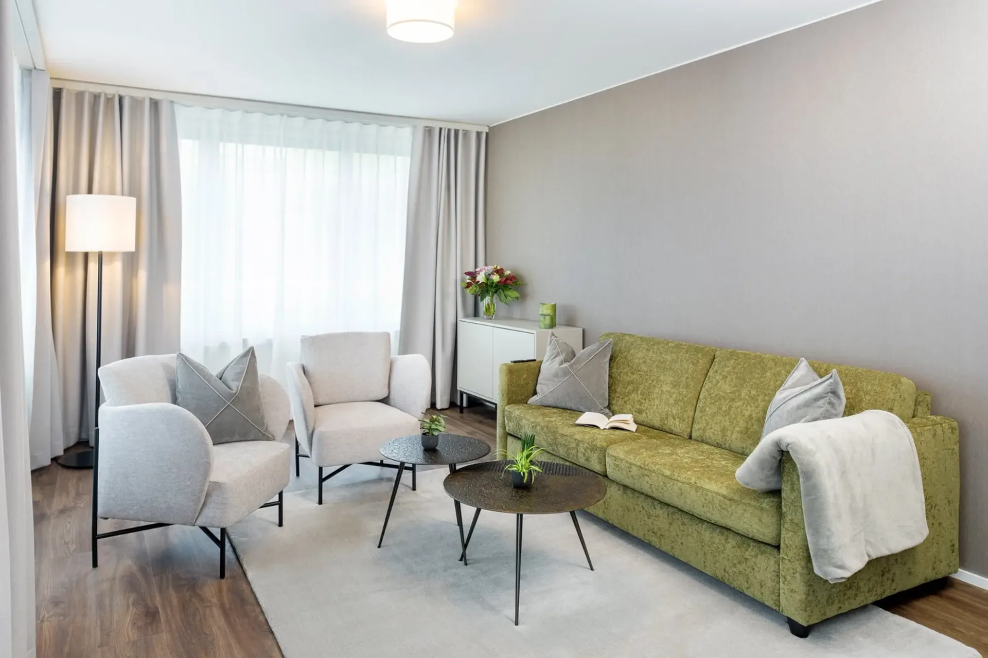 2-Zimmer Apartment Suite möbiliert in Cham (Zug), Papieri-Areal