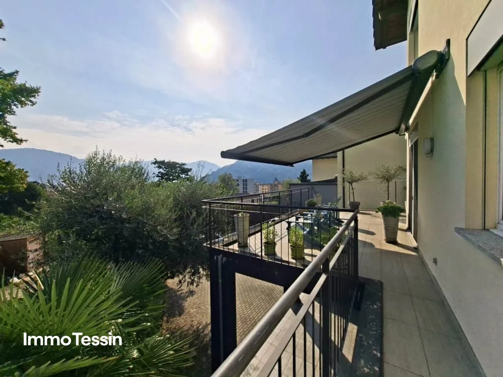 Wunderschöne Villa in Caslano mit modernem Design, stilvollem Ambiente und viel Platz sowie 6 Parkplätze