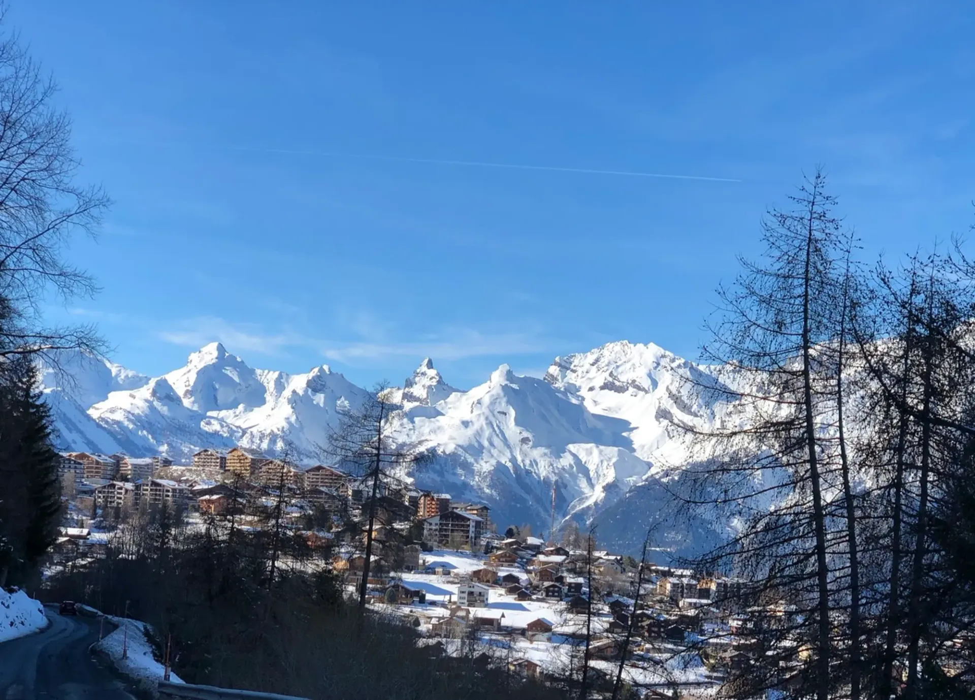 A vendre local avec 2 saunas - douche et wc et caves