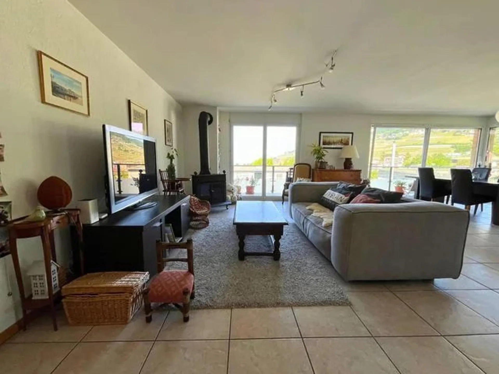 Wohnung mit 4.5 Zimmern im 2. Stock