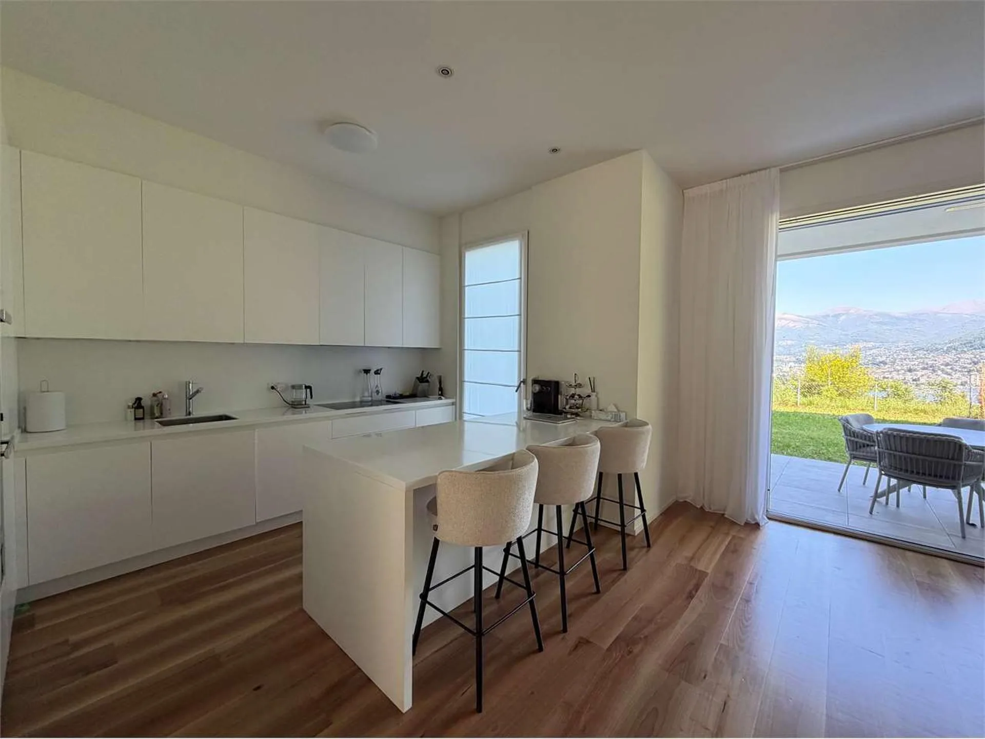 Eleganza senza compromessi con vista mozzafiato sul Lago di Lugano