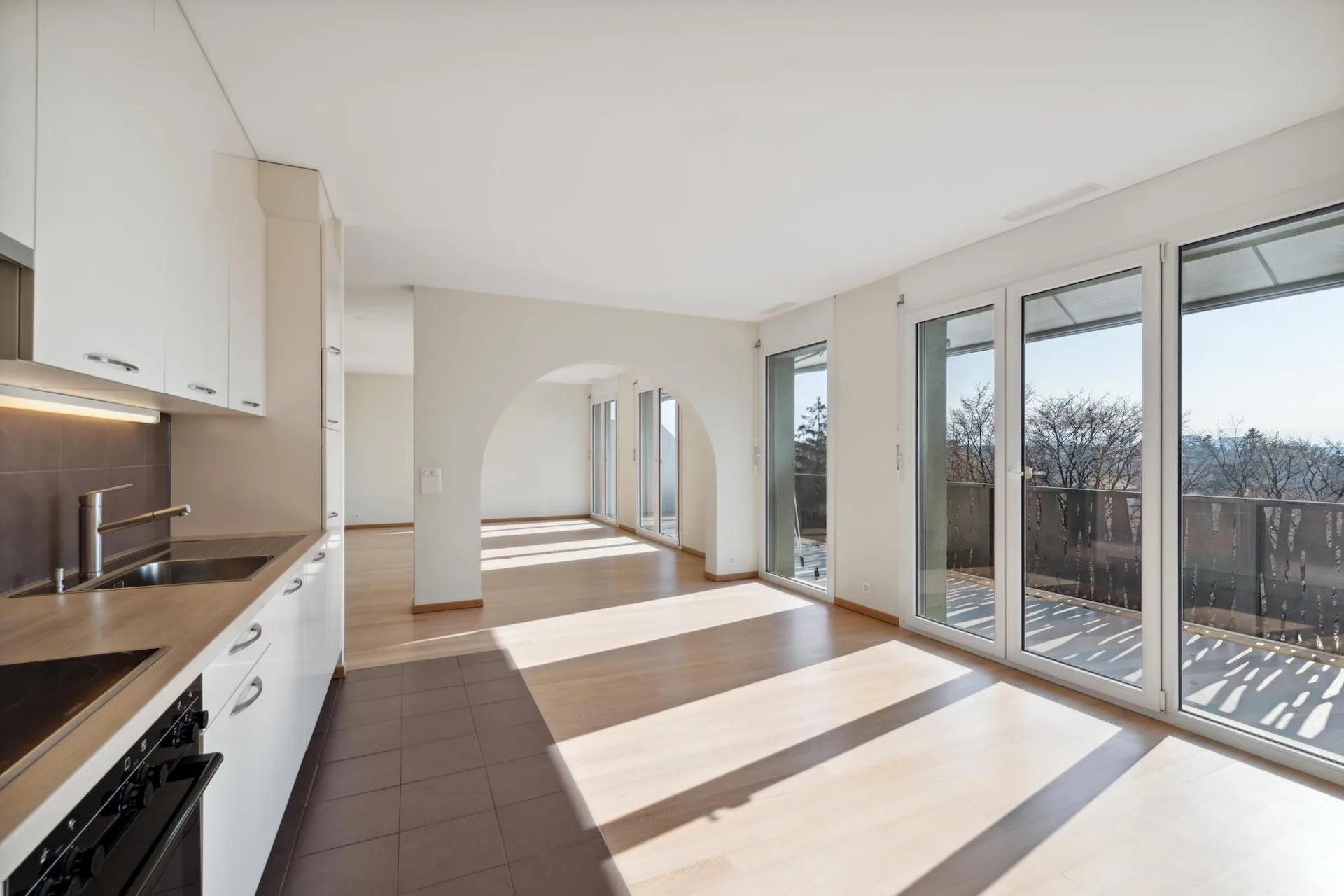 Exklusivität: Geräumiges Dachgeschoss mit 4 Zimmern, großer Terrasse und Balkon