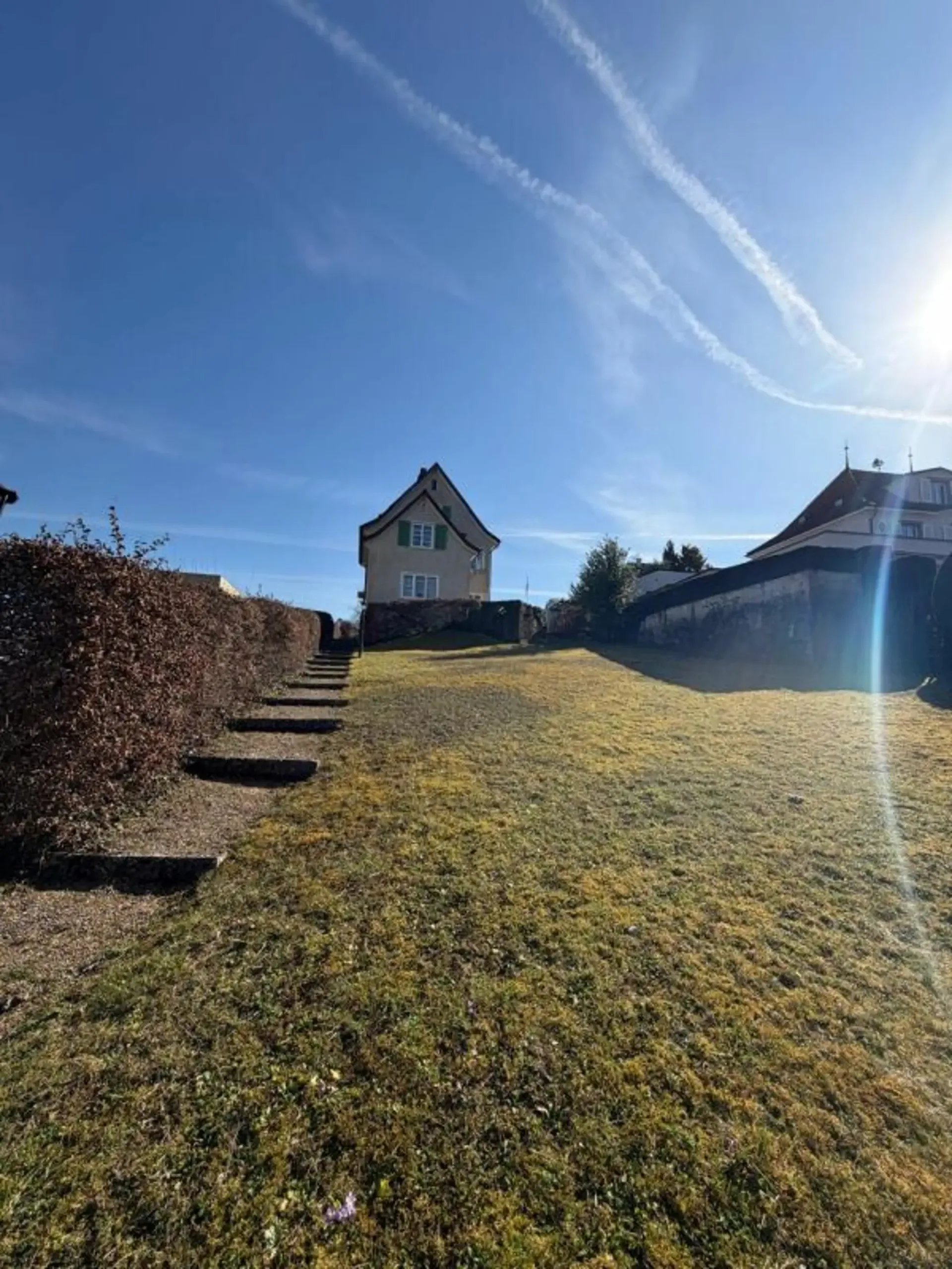 Terrain et maison d'habitation - parcelle avec double potentiel