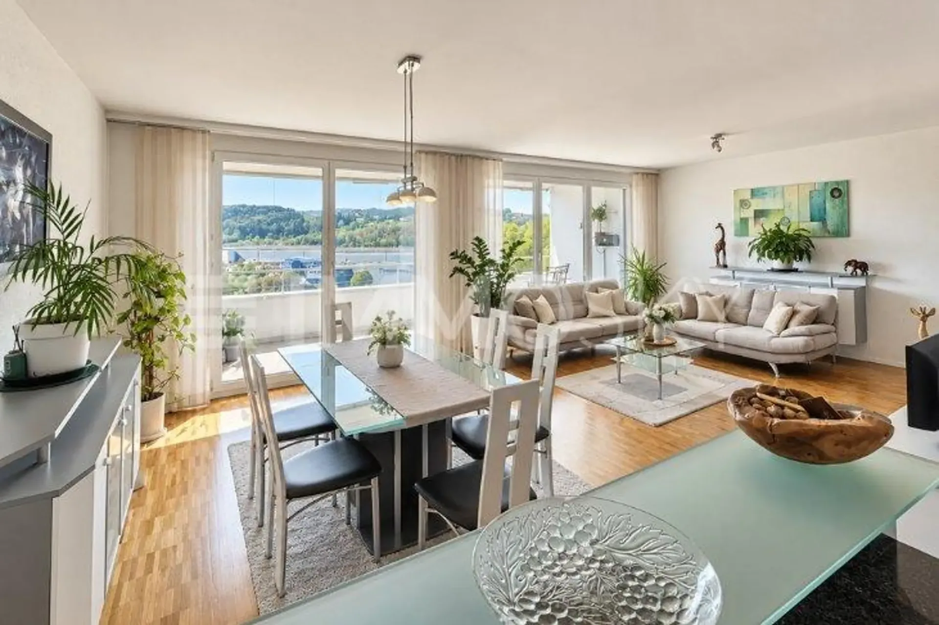 Über den Dächern von Luzern mit Weitblick und Wohnkomfort