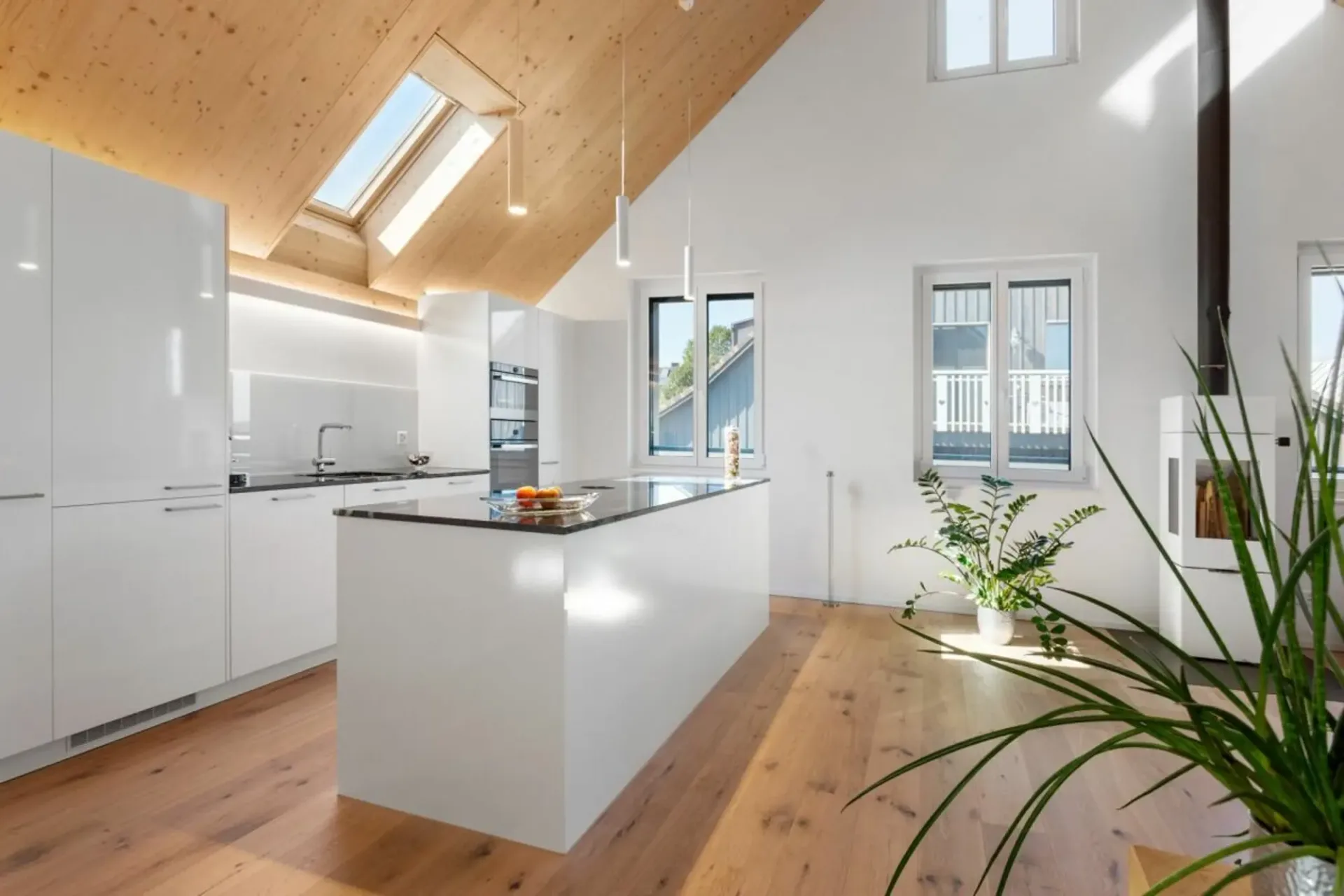 Appartement spacieux et moderne en étage mansardé