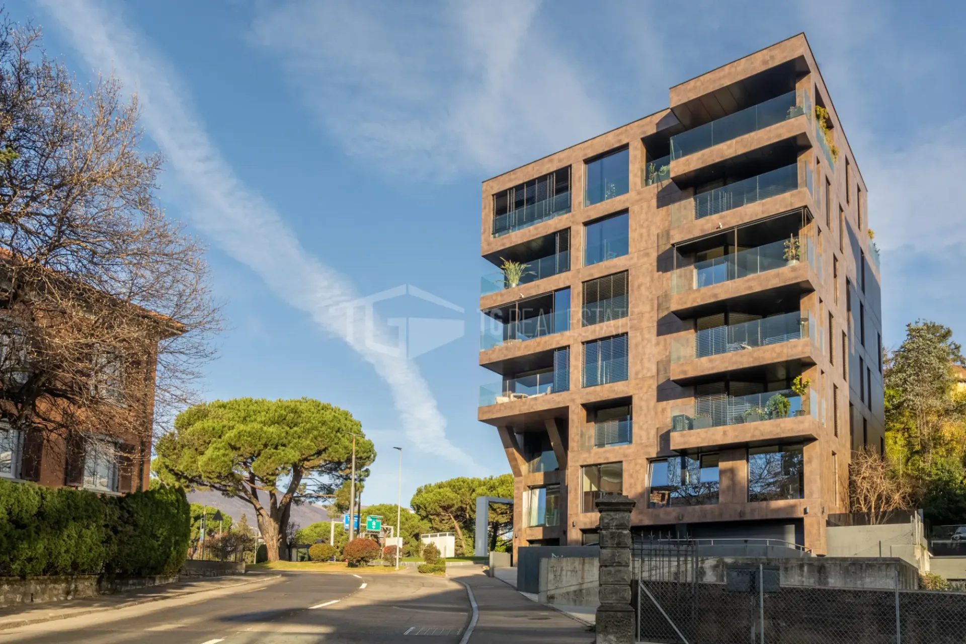 UFFICIO DI ALTO STANDING IN RESIDENZA CONTEMPORANEA