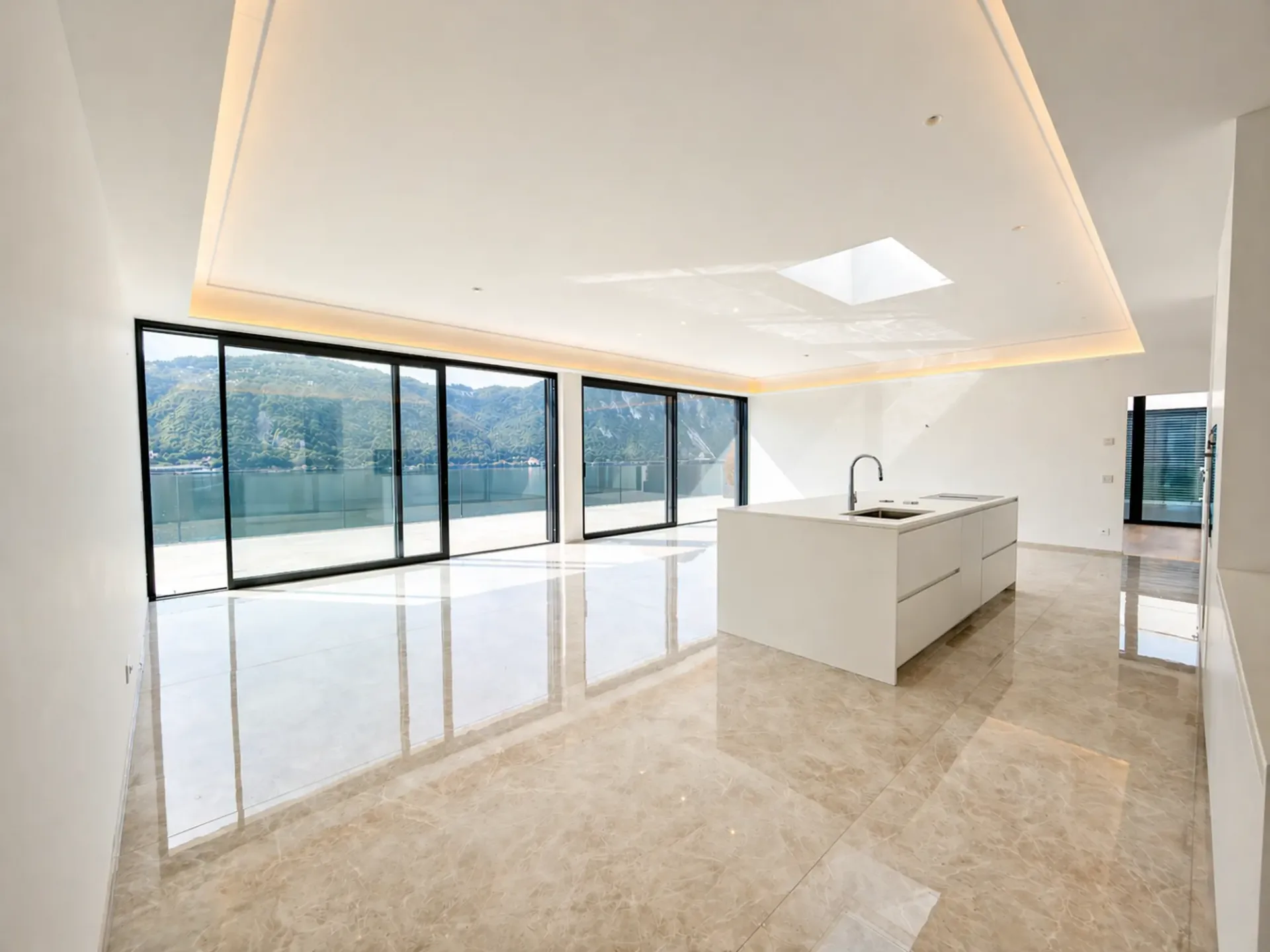 Attico di lusso 4.5 locali vista lago a Bissone