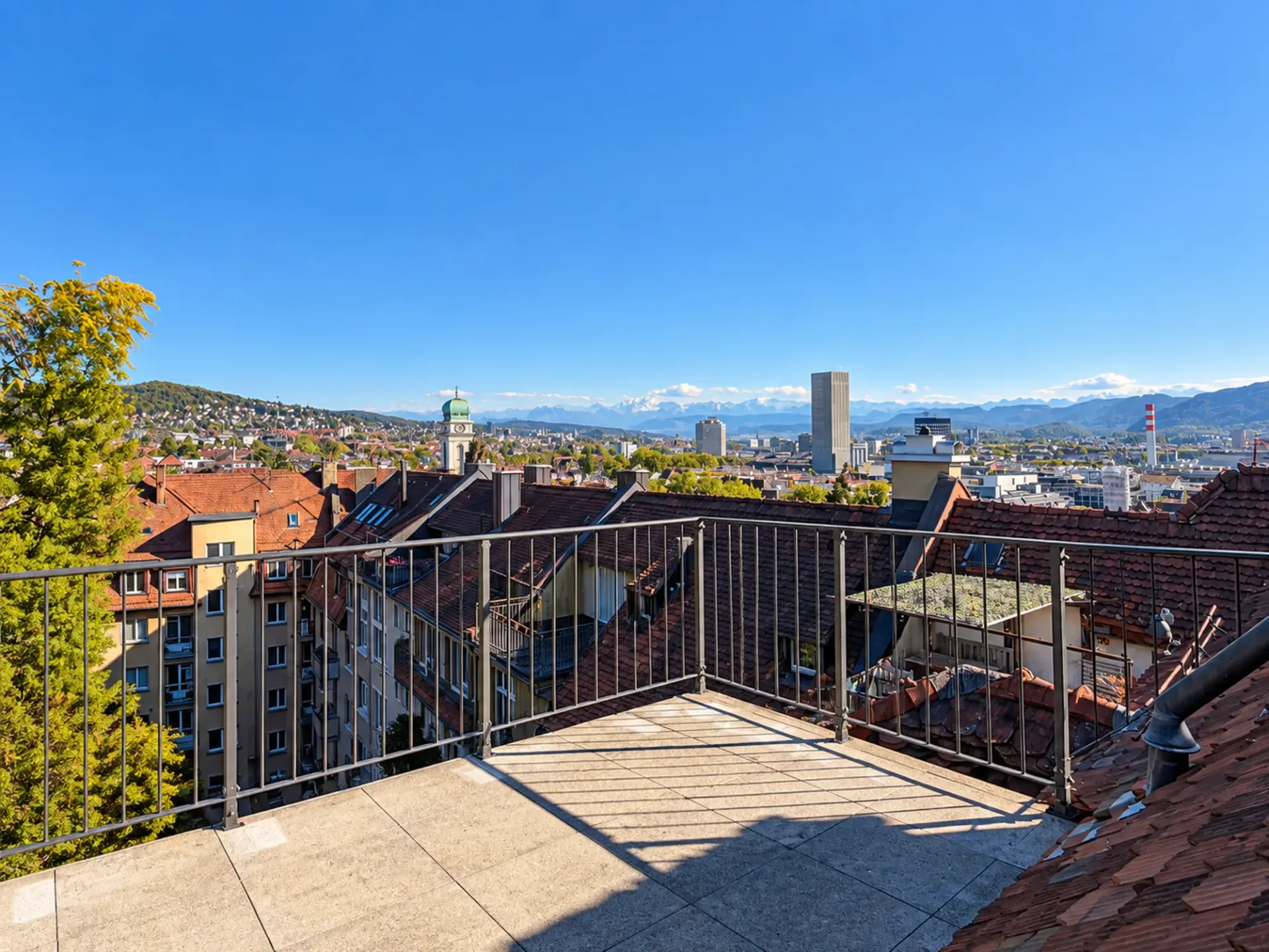 Above the roofs of Zurich - Maisonette apartment with spectacular rooftop terrace
