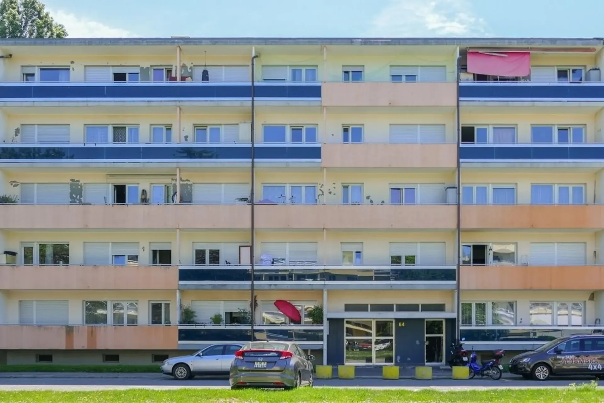 Parkplatz außerhalb der Rue de la Prulay 64/66