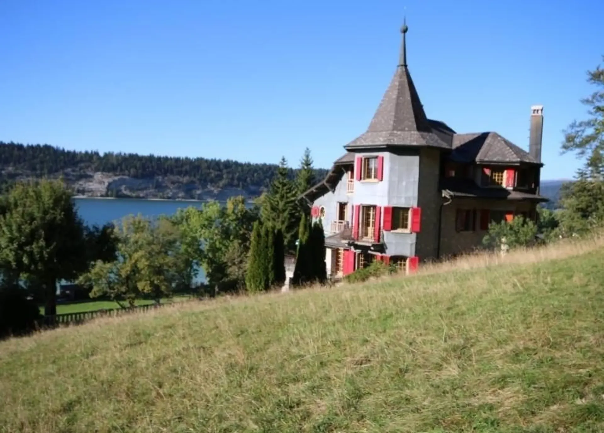 Prächtiges Herrenhaus mit Blick auf den Joux-See