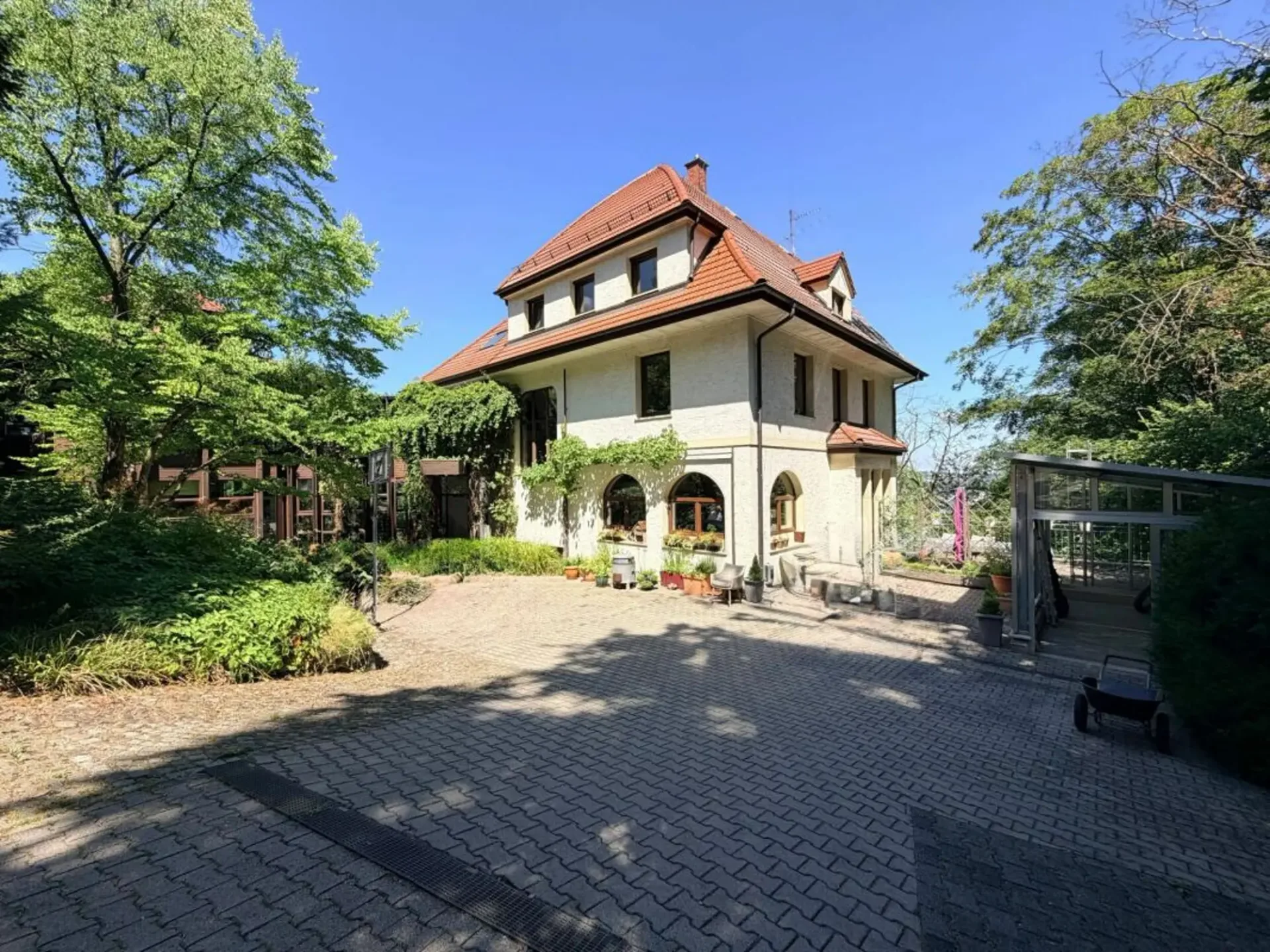 Architektonisches Unikat: Kernsaniertes Jugendstil-Anwesen in Stuttgarter Toplage