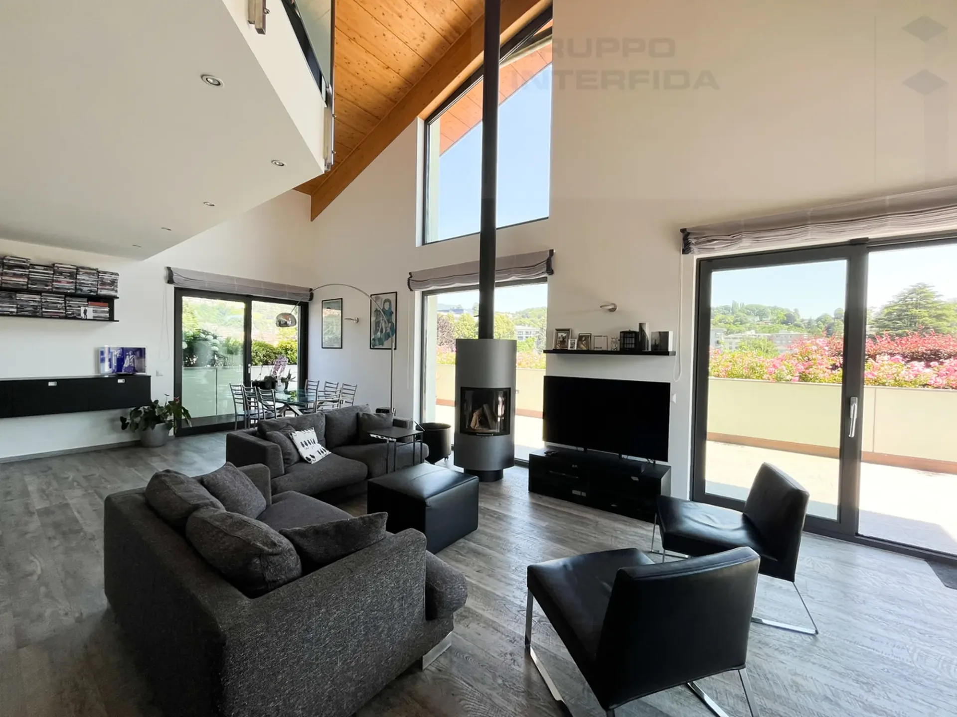 Modernes Dachgeschoss-Duplex