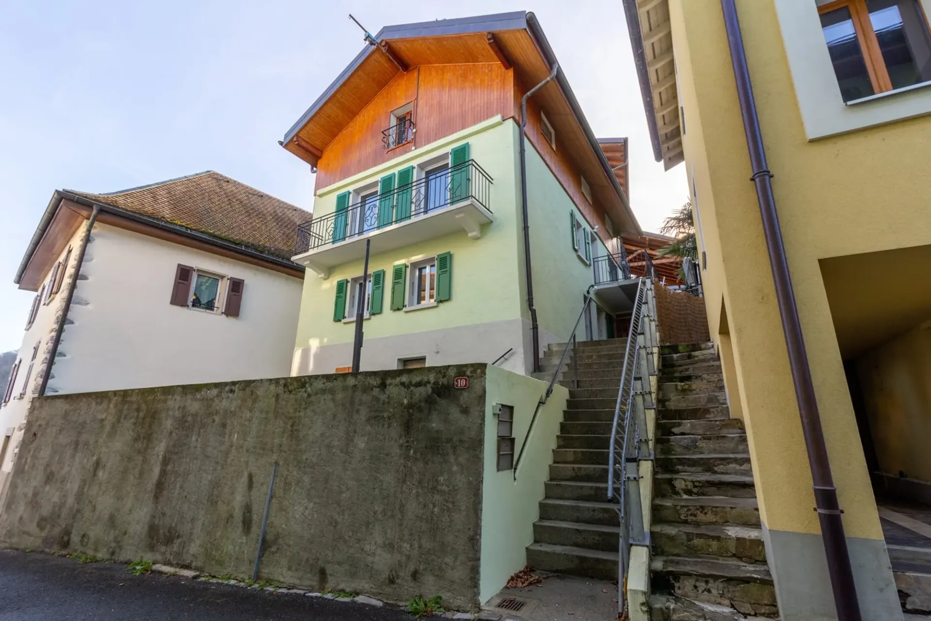 Saint-Gingolph - bella costruzione con appartamento indipendente