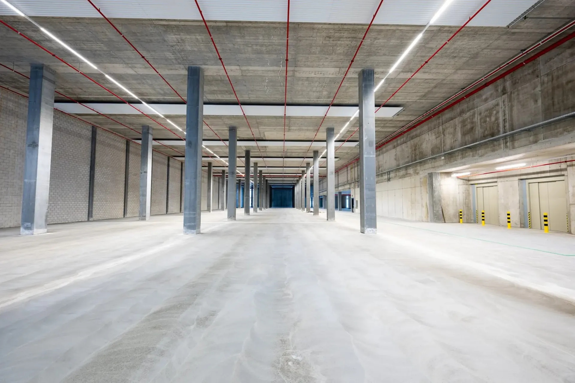 Spazio di magazzino o commerciale moderno in una posizione centrale