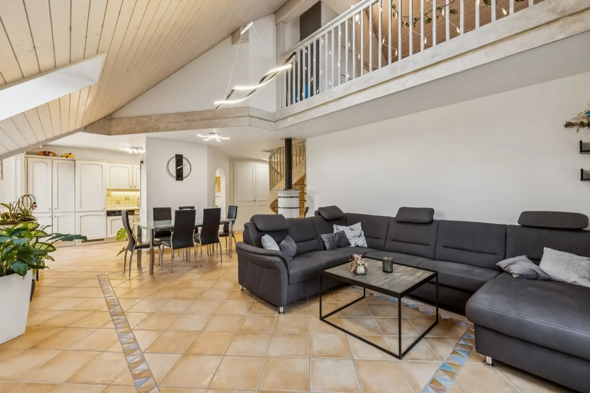 Duplex von 5,5 Zimmern mit großem unabhängigem Raum