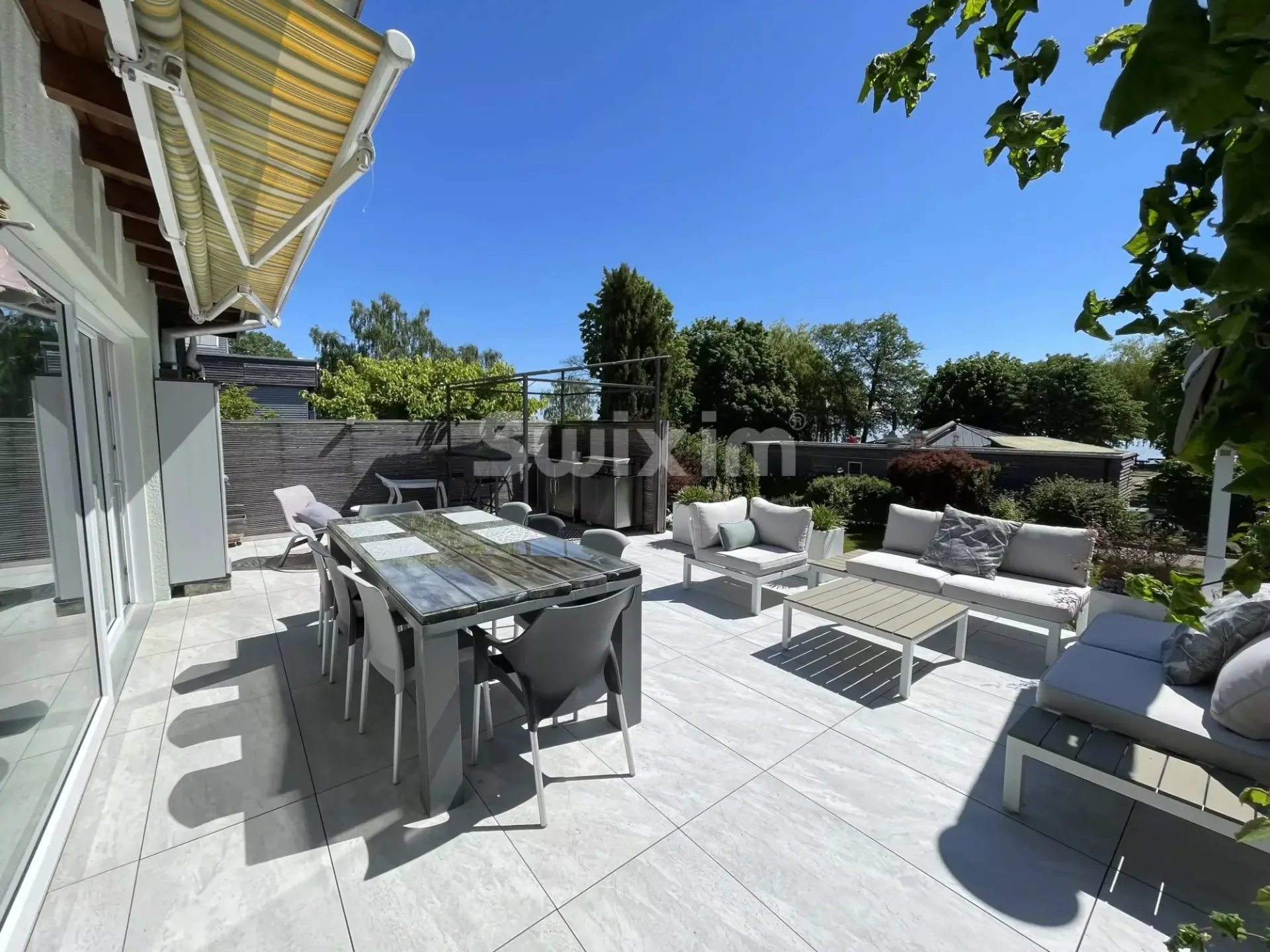 Wohnung 5.5 Zimmer mit Terrasse und Garten am Seeufer