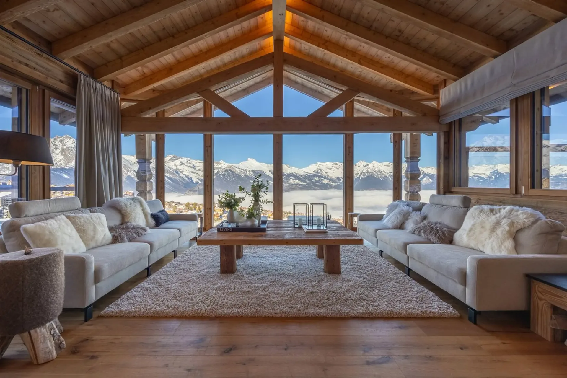 Mietwohnung für die Woche: Prächtiges Holzchalet mit spektakulärem Blick auf das Tal
