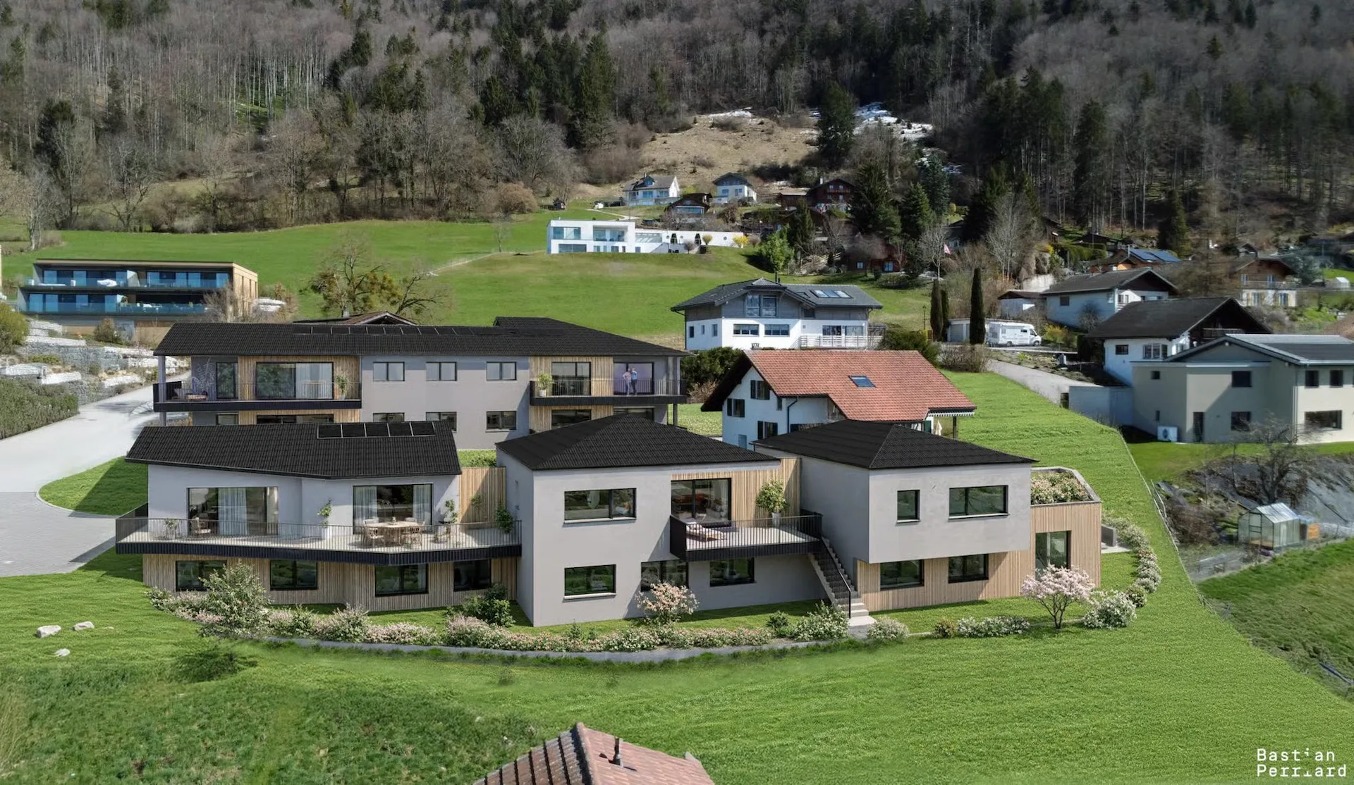 Verkauf von 3 aneinandergrenzenden Villen ? Zwischen See und Bergen, ein außergewöhnliches Wohnambiente