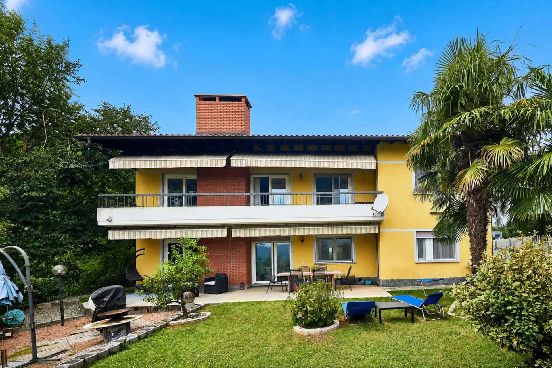 Geräumiges Haus mit 3 Wohneinheiten und 400 m² Garten