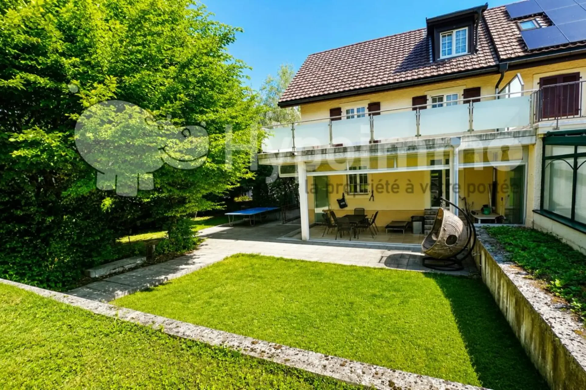 Charmantes Reihenhaus mit Garagen