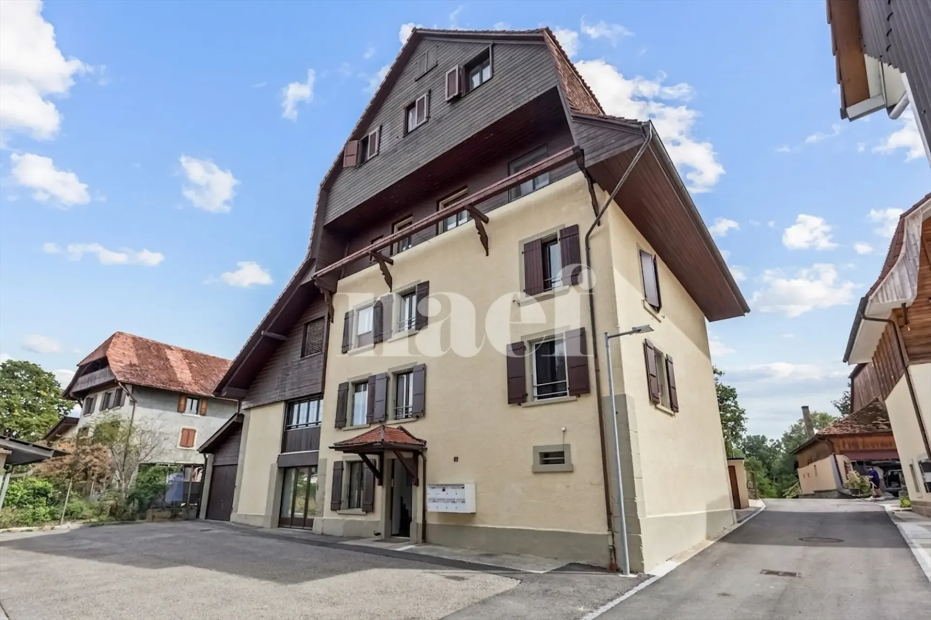 Rental building with 7 apartments for sale in the center of Corcelles-près-Payerne village