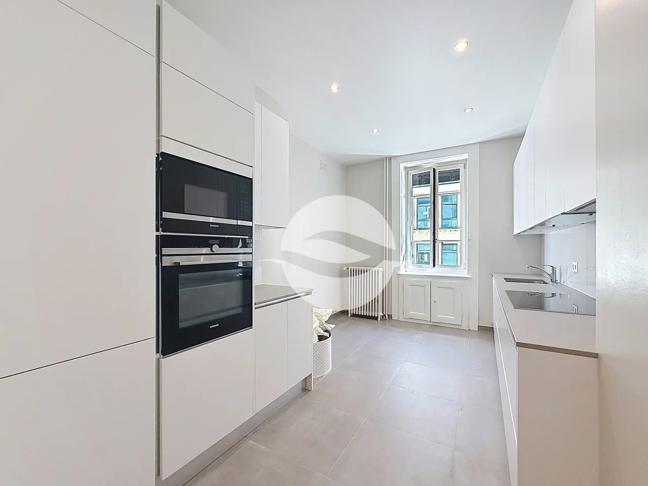 Magnificent 6-room apartment in the city center, rare object!!