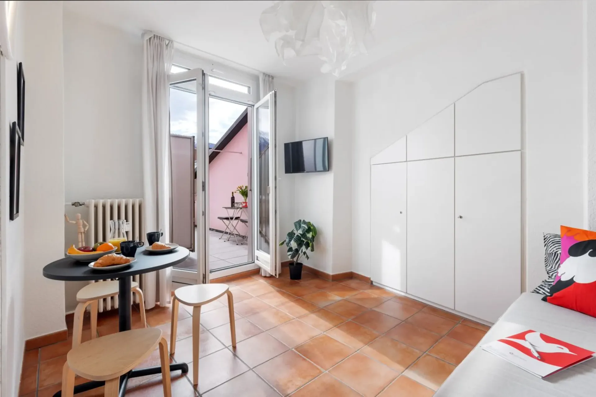 Einzimmerwohnung eingerichtet und ausgestattet mit kleiner Terrasse - Ascona Zentrum