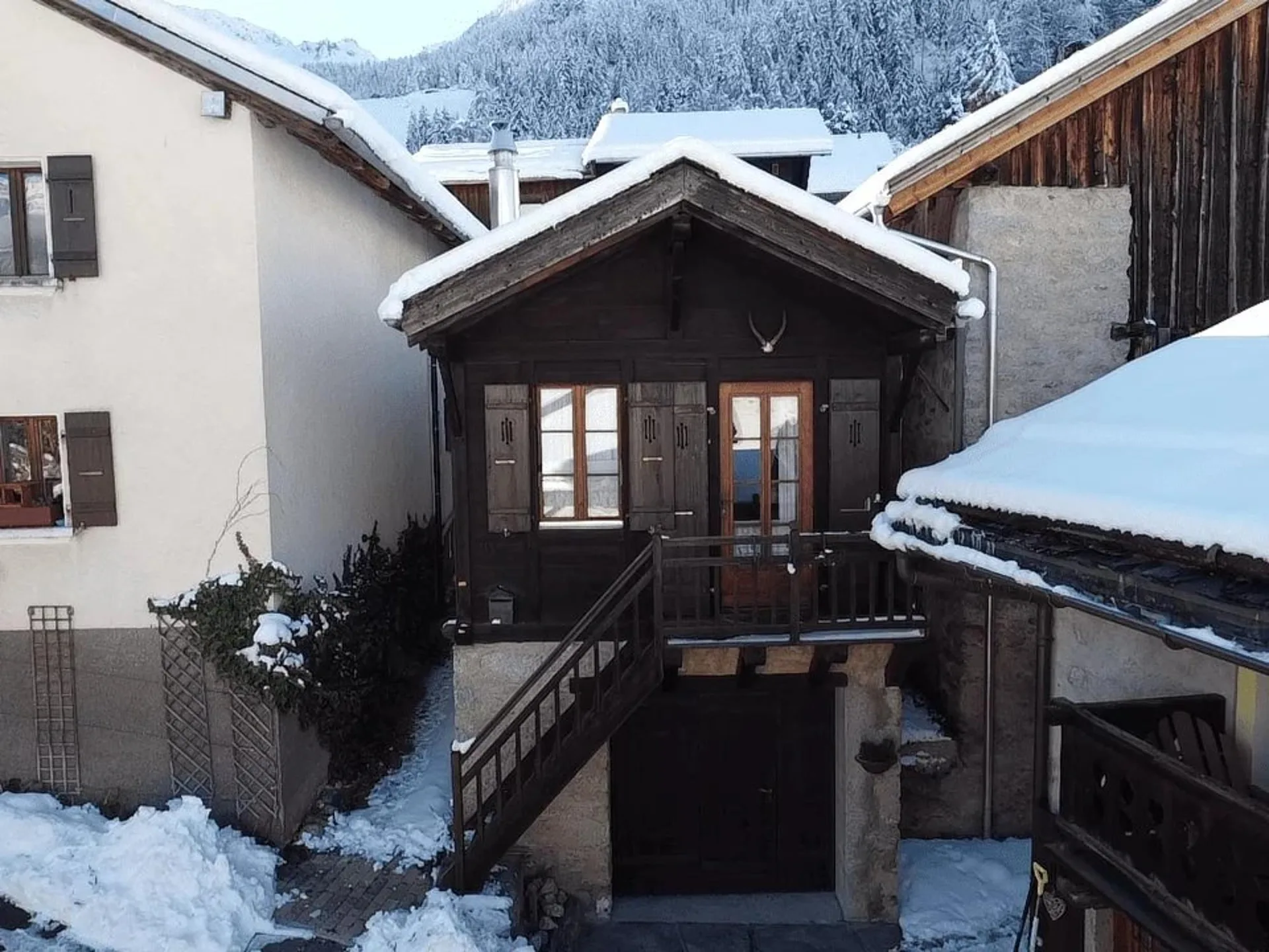 Prassurny | Studio with garage in the heart of the village