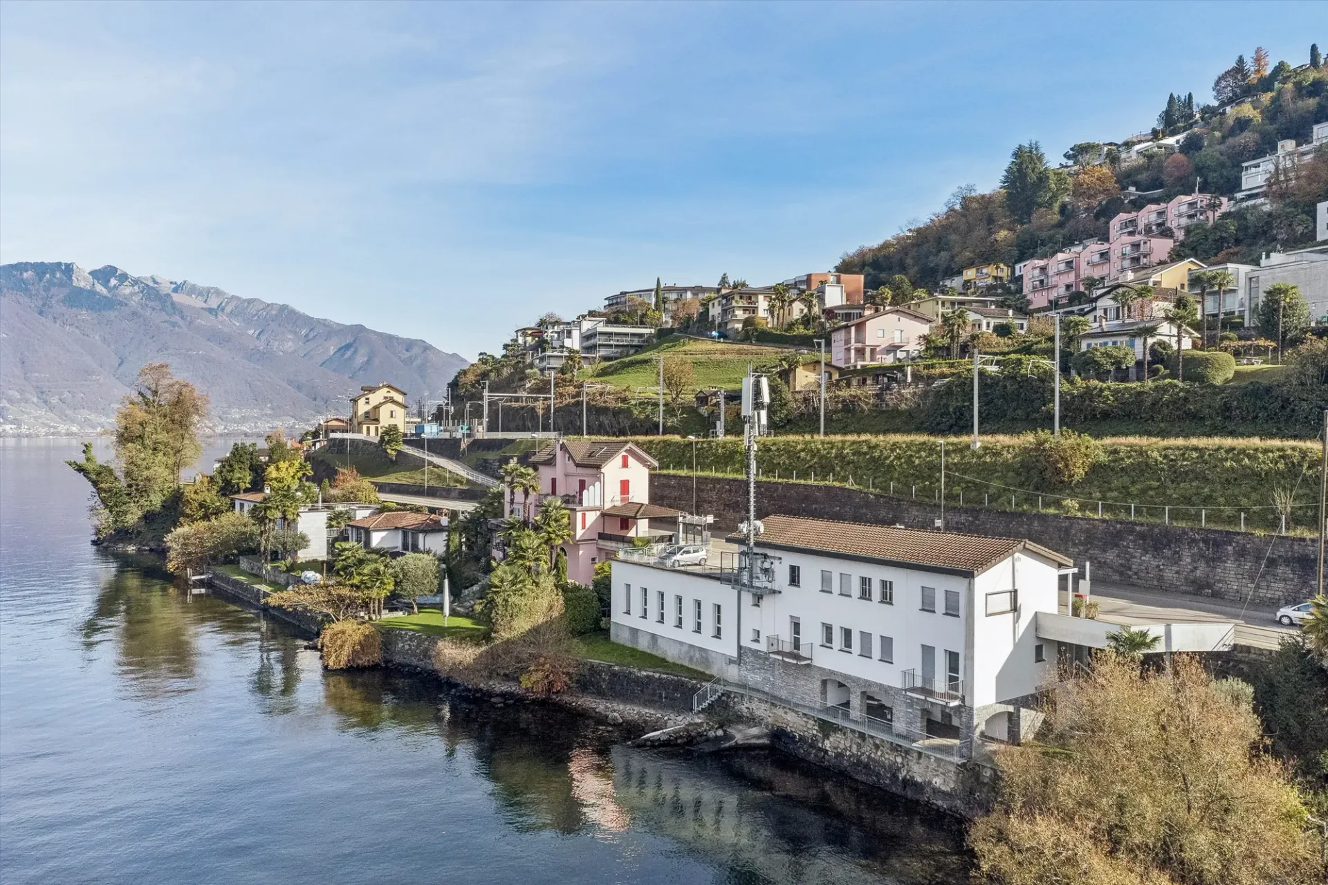 First rental after renovation, directly on the lake