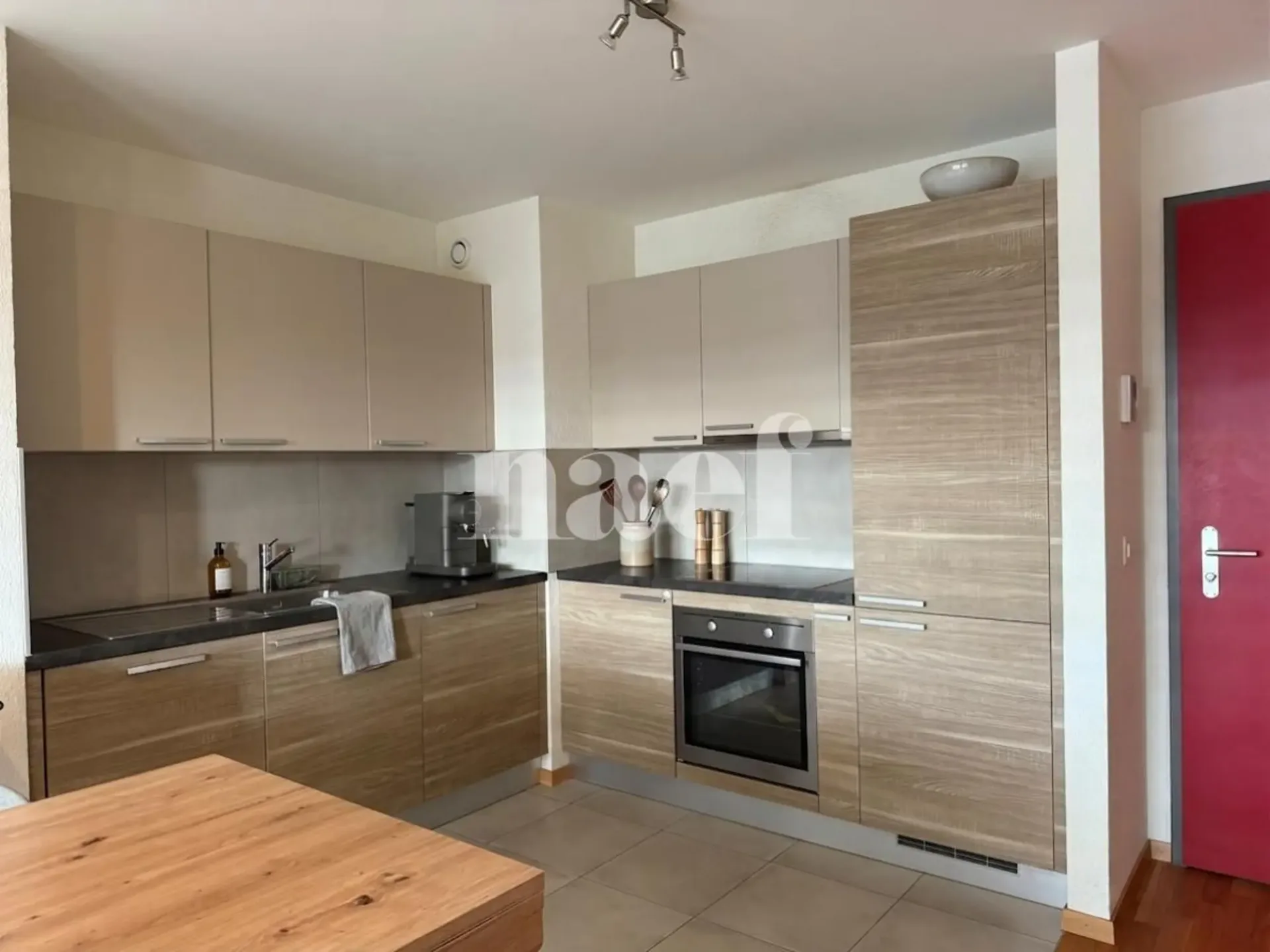 Schönes 2.5-Zimmer-Apartment im 5. Stock mit Balkon