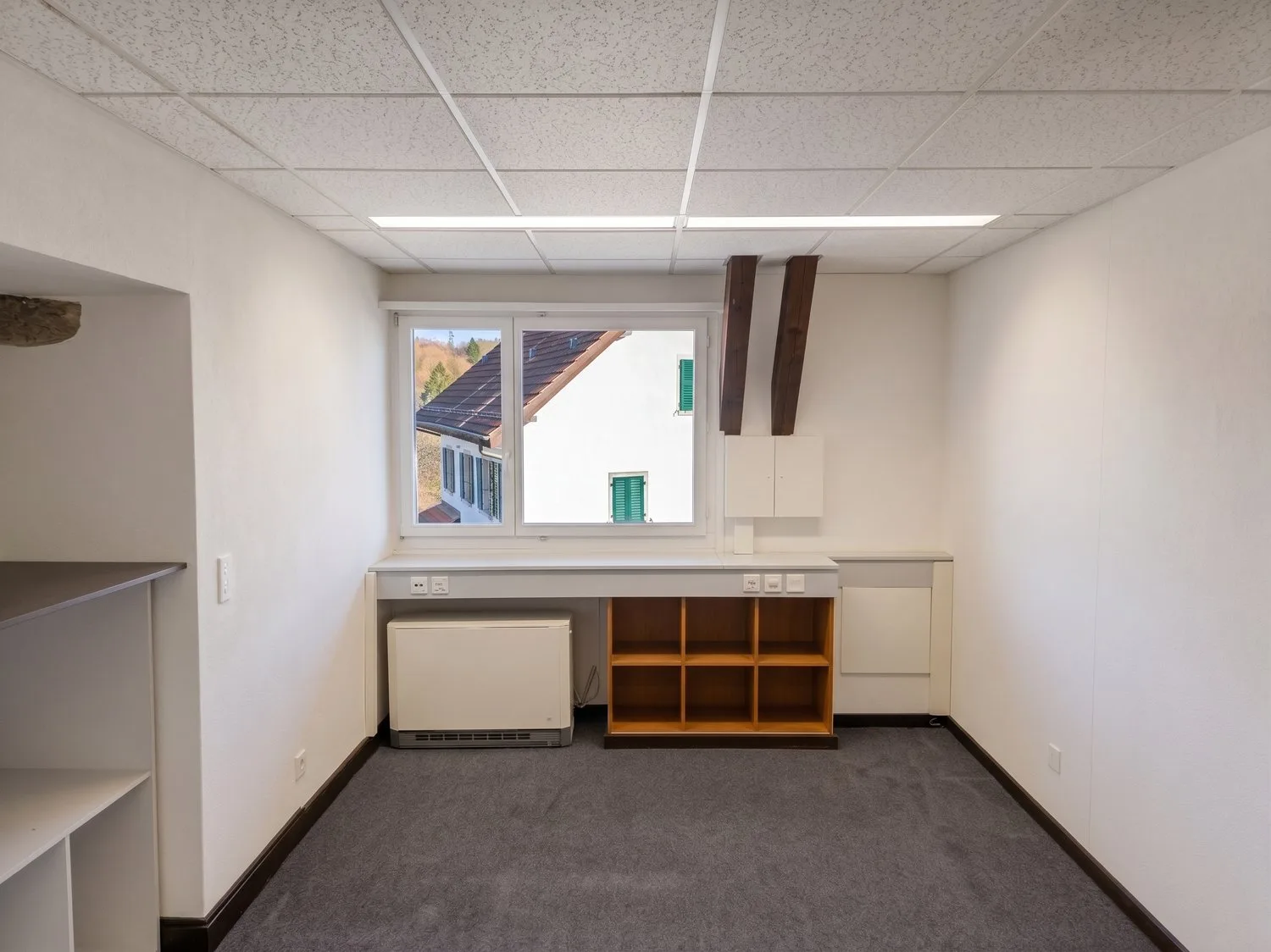 Espaces de bureau abordables dans la zone villageoise de Bergdietikon – disponibles immédiatement