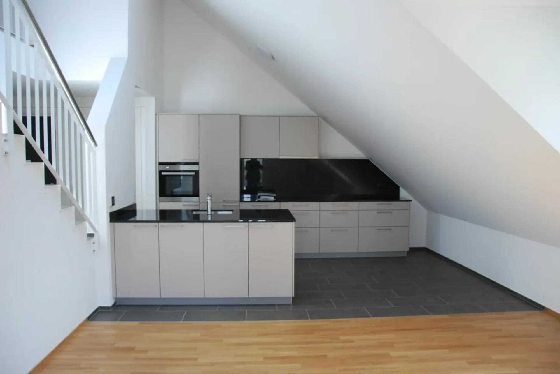 Helle moderne 4.5-Maisonette Dachwohnung