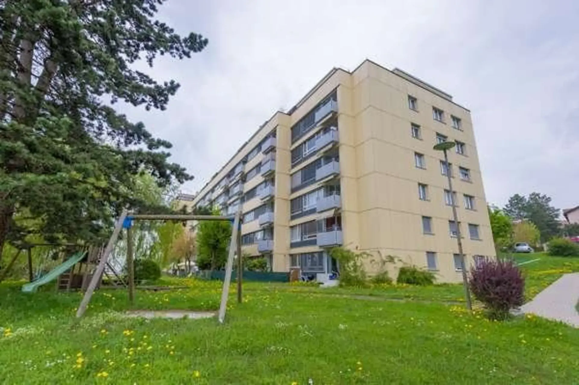 Schönes Apartment zur Miete in den Höhen von Fribourg!