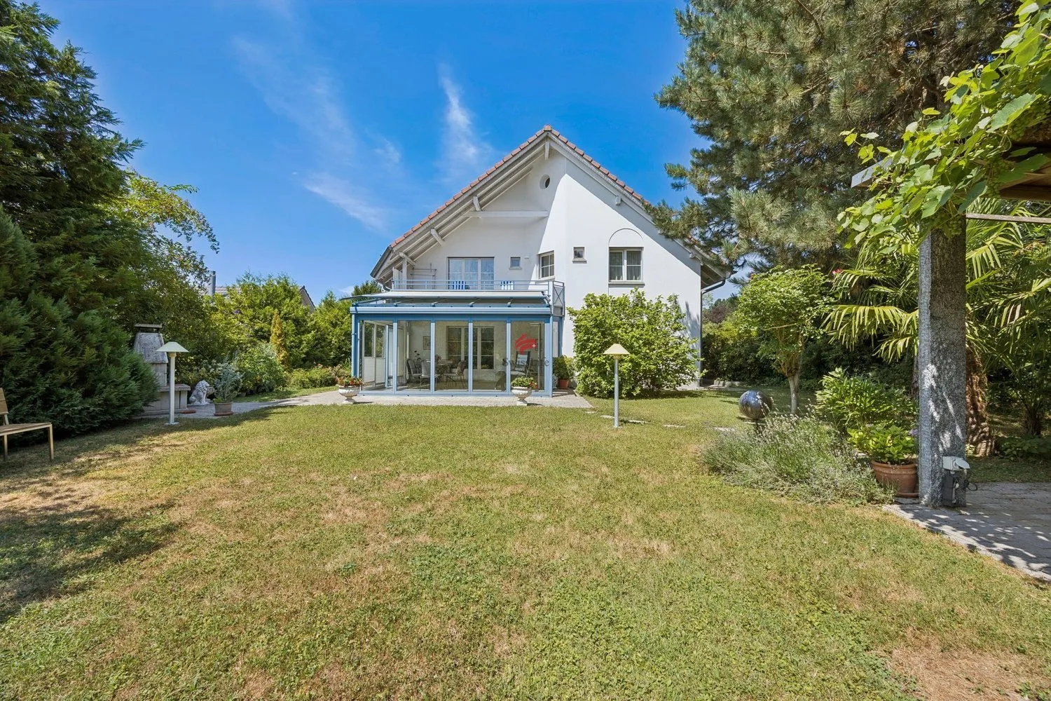 Grosszügiges Familienhaus mit Gartenidylle