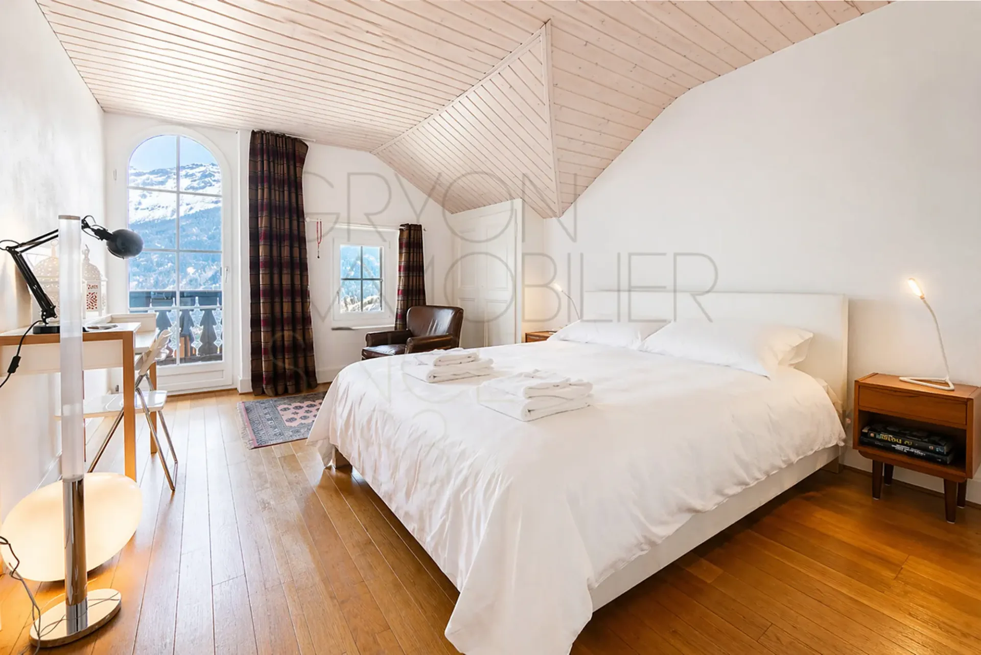 Appartement sous les toits à Gryon avec balcon et vue alpine