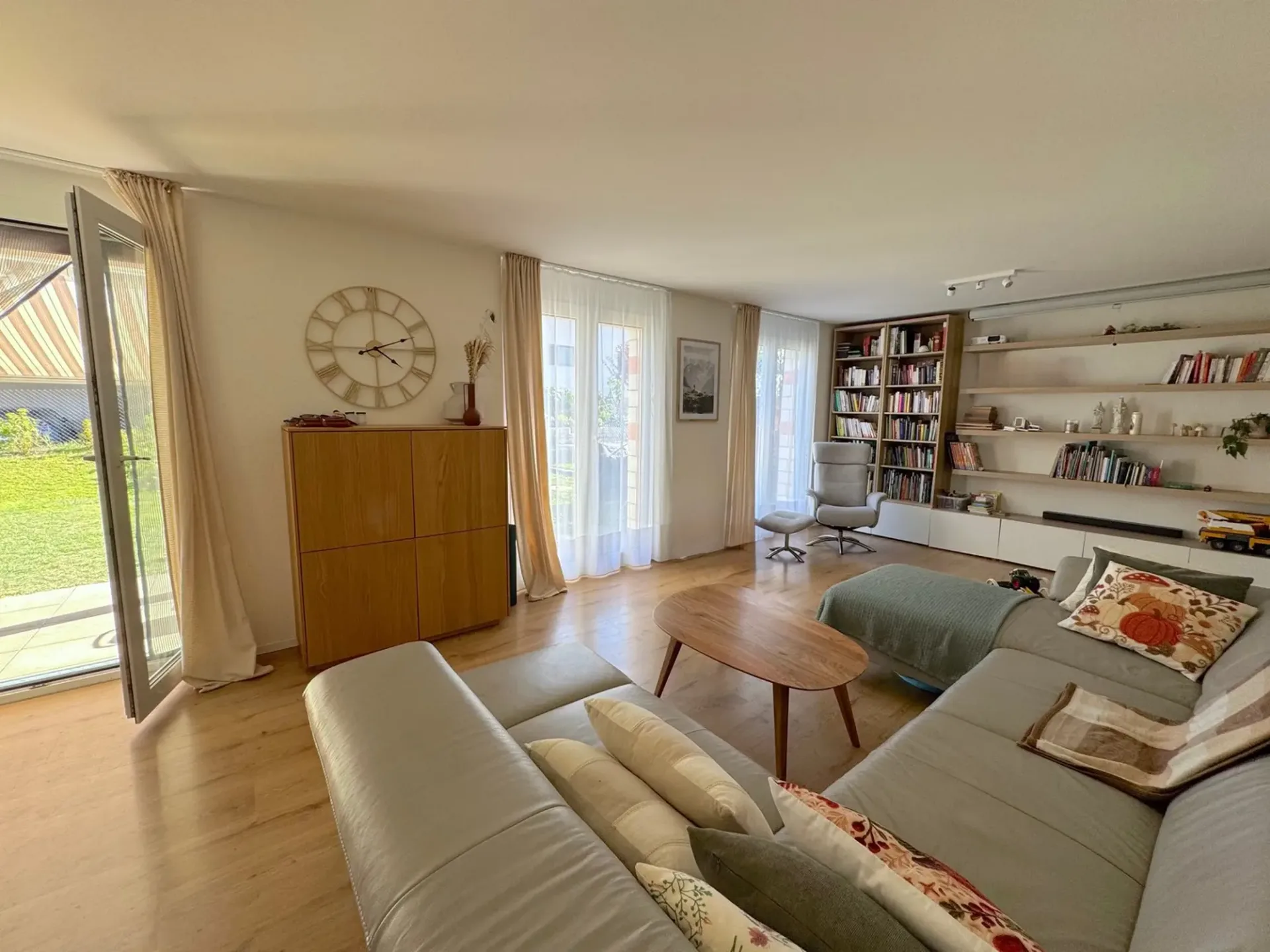 Wohnung 4.5 Zimmer mit großem GARTEN 576m2