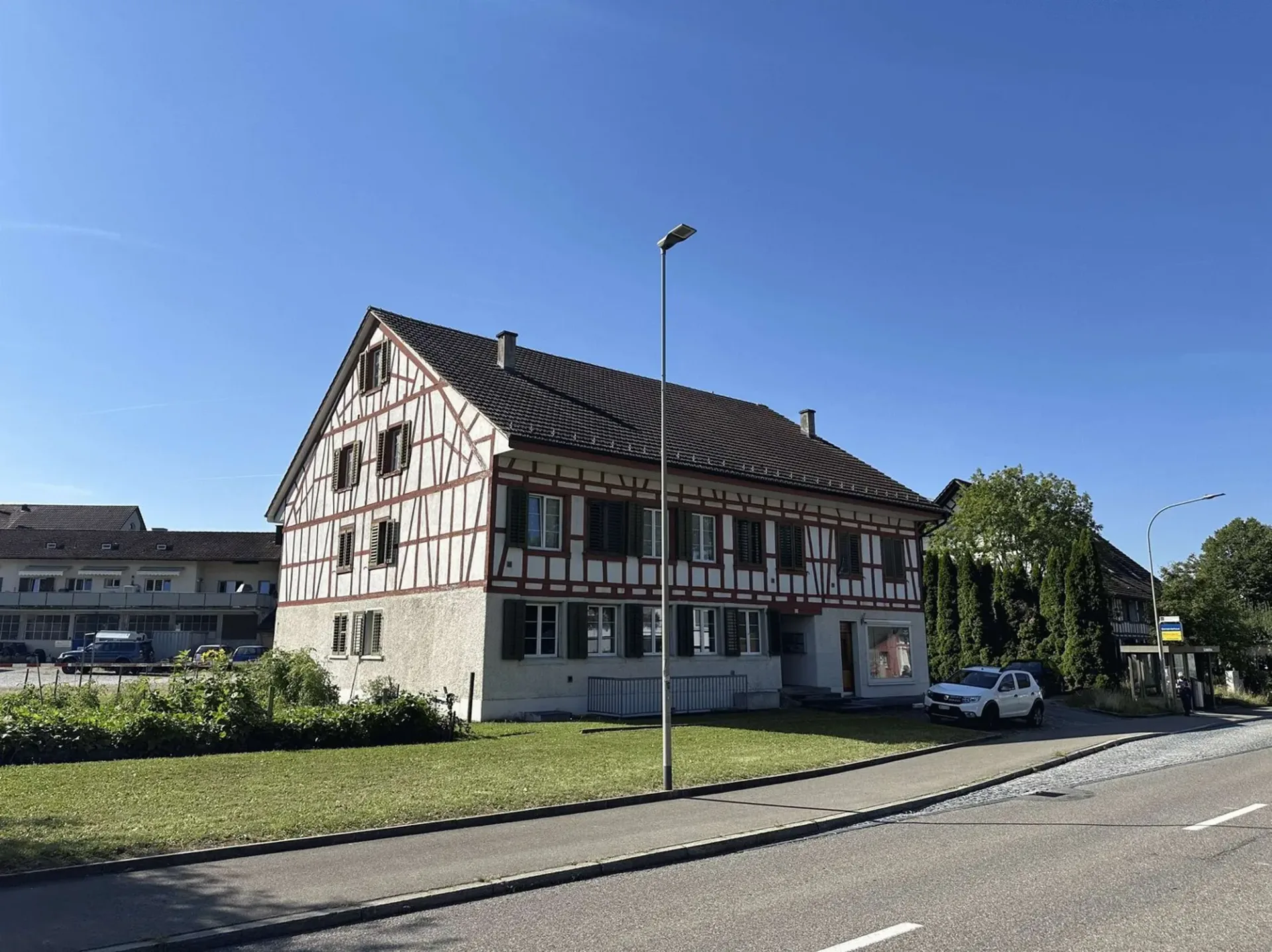 Mehrfamilienhaus mit Baulandgrundstück in der Kernzone