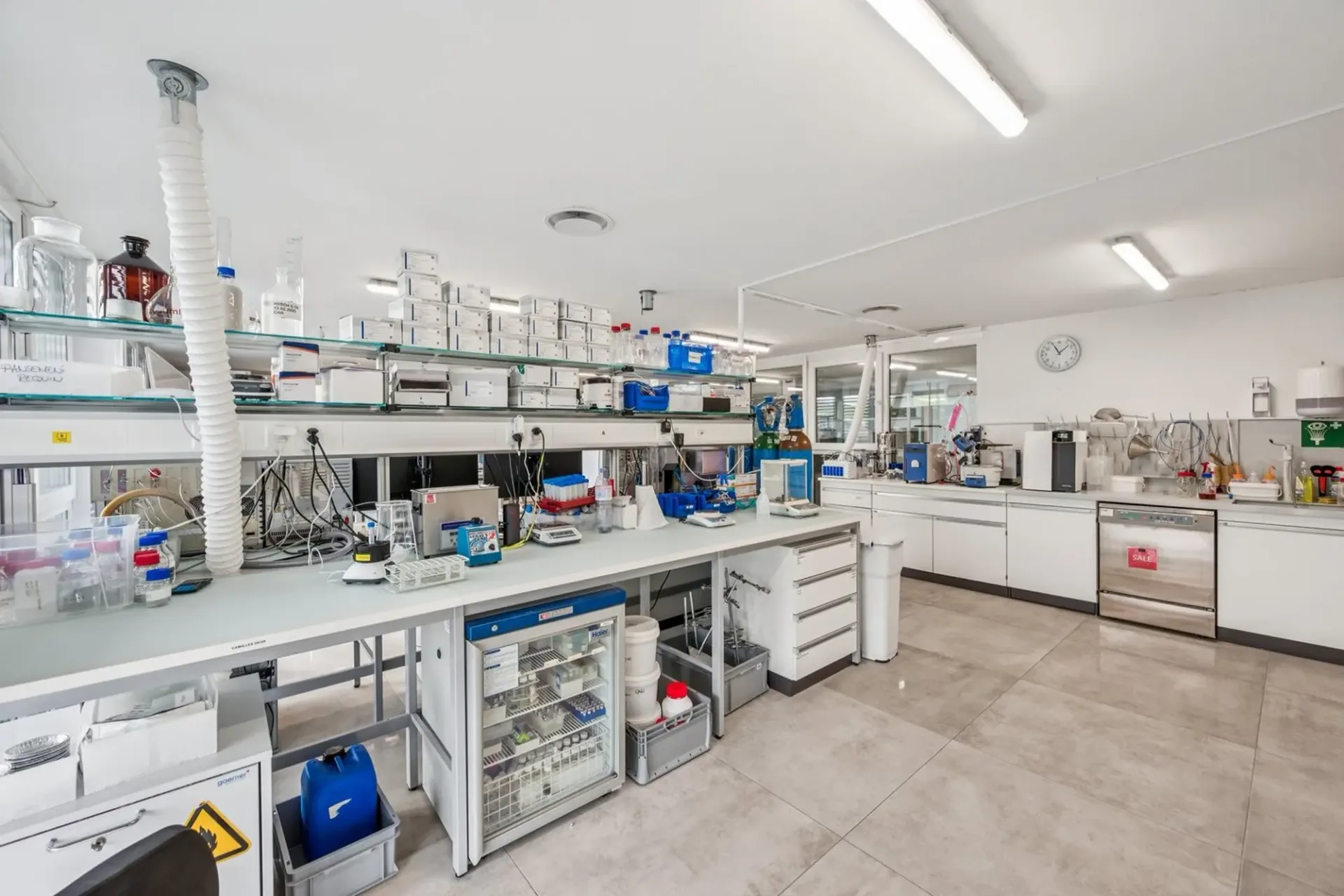 Laboratoriumsfläche mit Büroräumen zur Miete – Chavornay