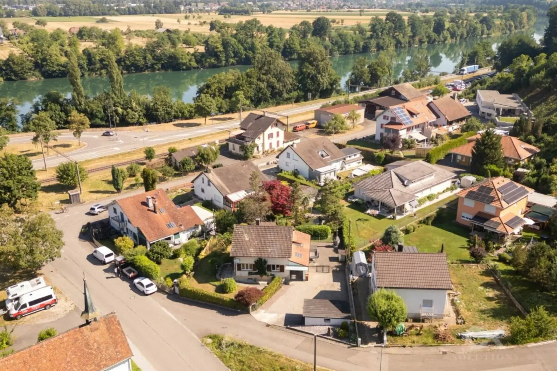Charming home with large garden and plenty of potential