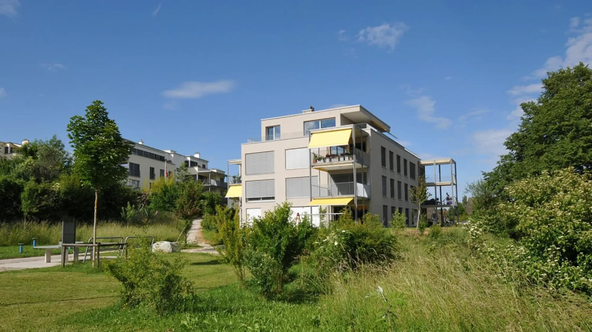 Einstellhallenplatz zu vermieten