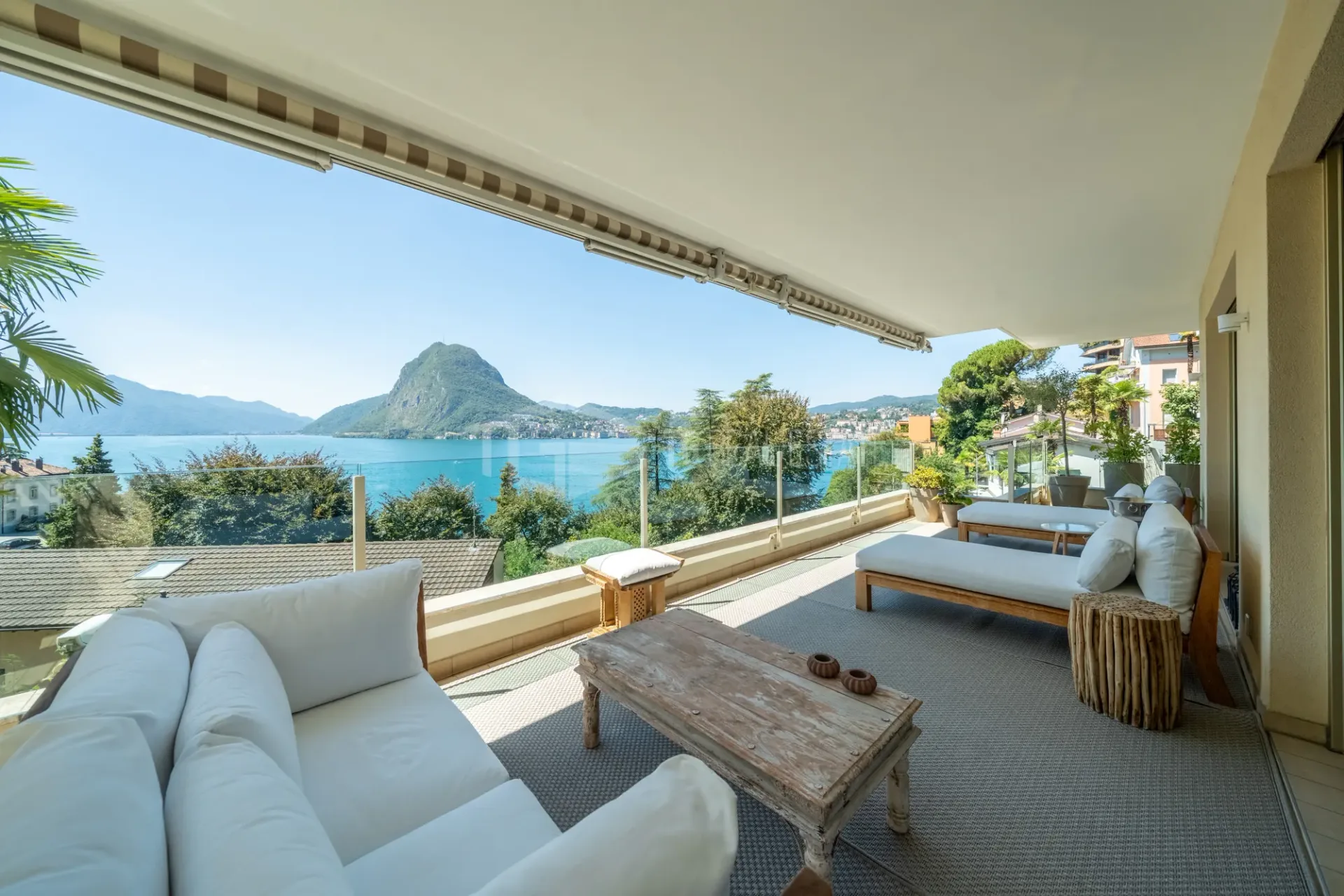 Elegante zeitgenössische Architektur mit Seeblick in Castagnola. 3,5 Zimmer