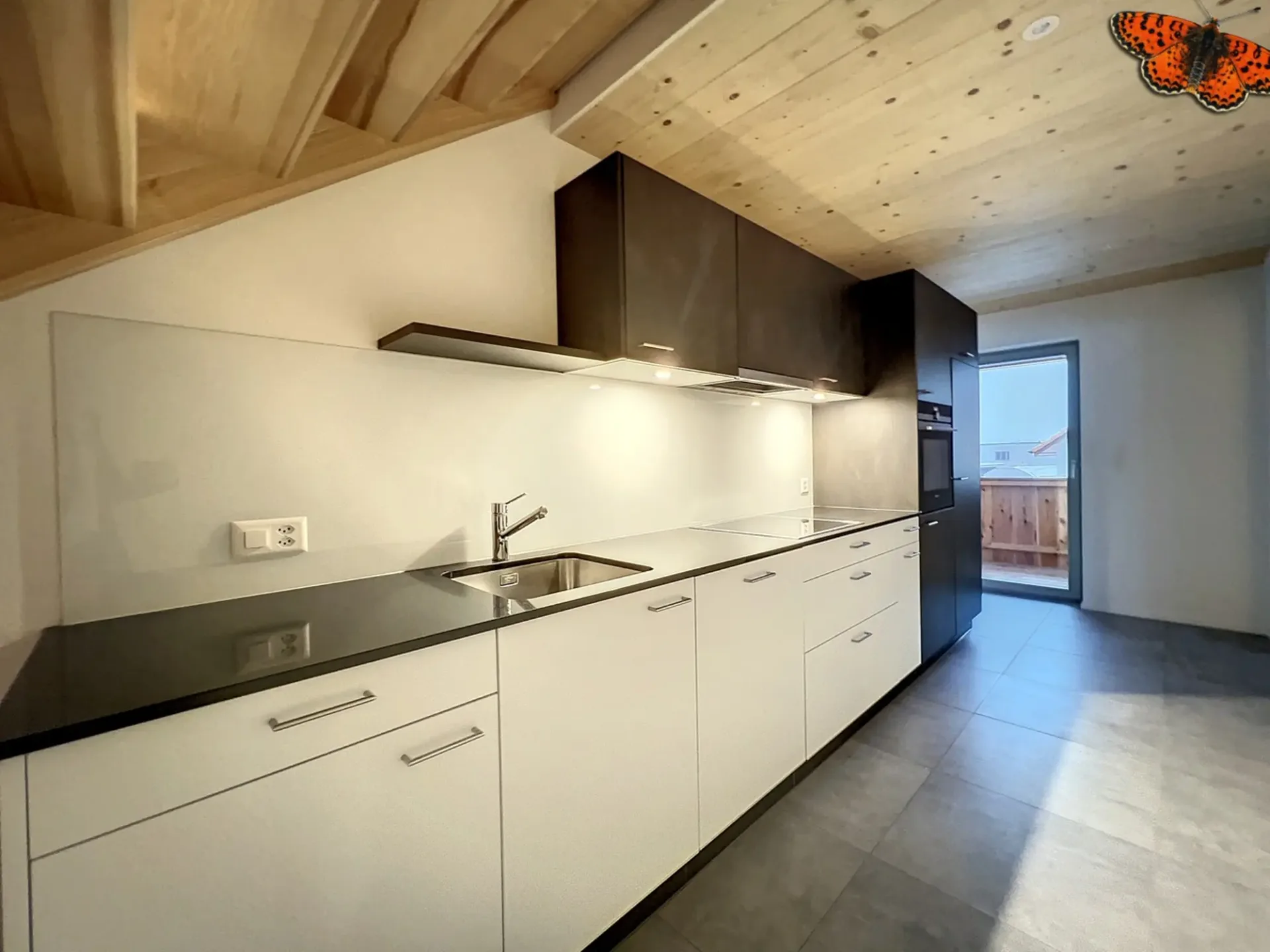 3 ½ ZIMMER - IN DUPLEX !